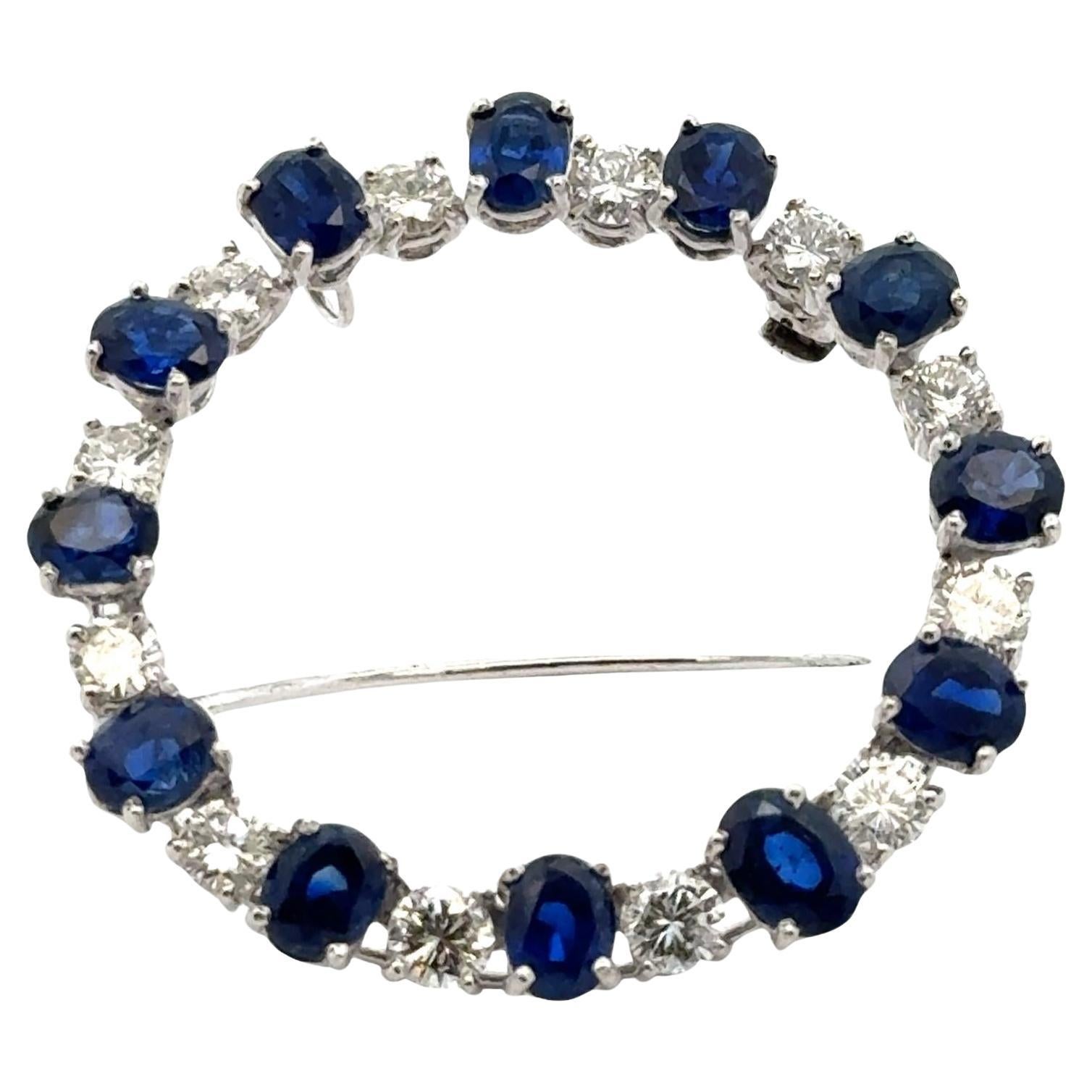 Broche circulaire en platine avec diamant et saphir bleu des années 1960