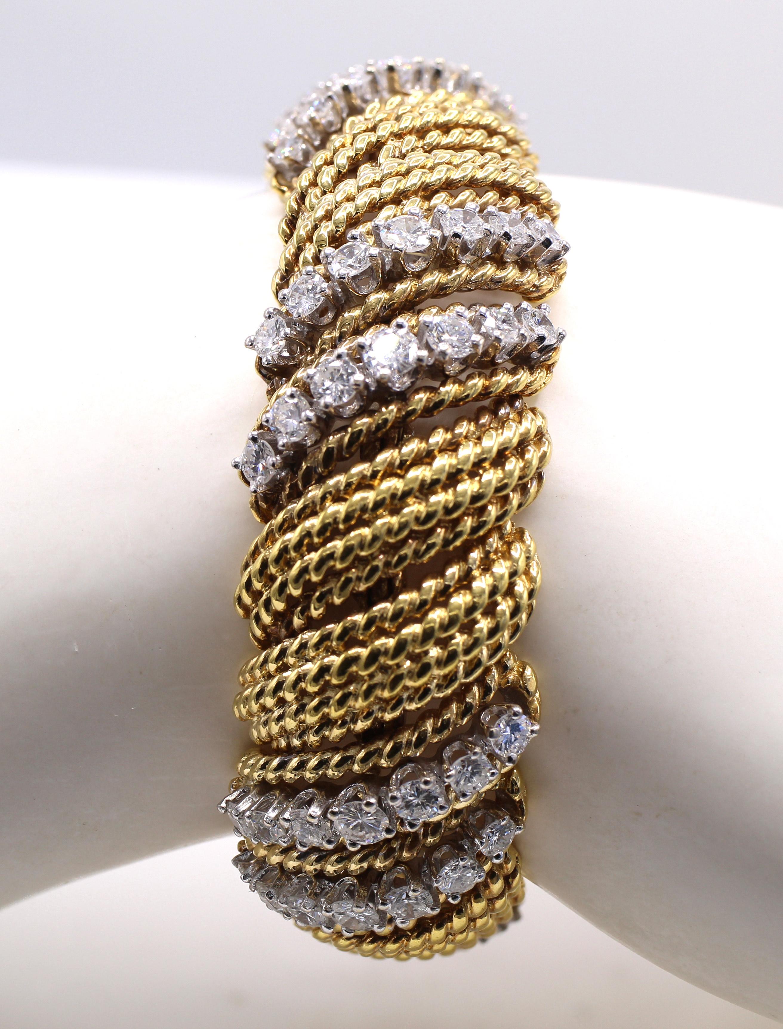 1960s Diamond Braided 18 Karat Gold Bombe Bracelet In Excellent Condition For Sale In New York, NY