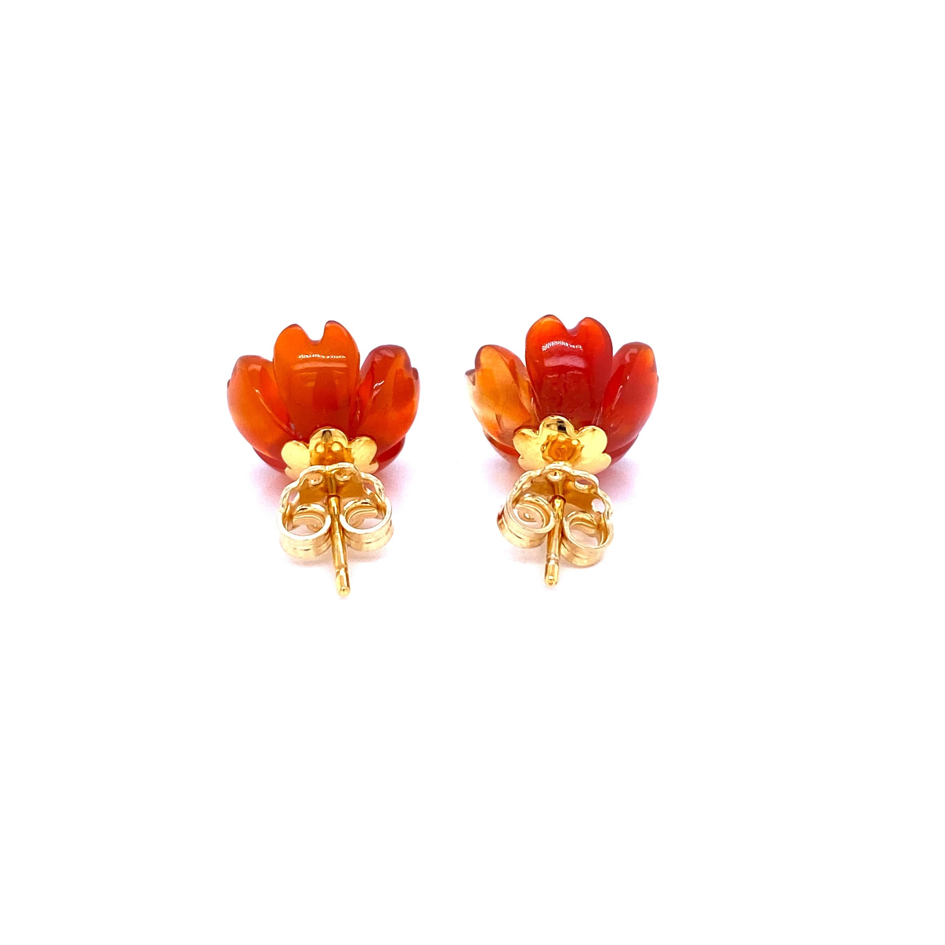 1960s Diamond Carnelian Stud Flower Earrings In Excellent Condition In Napoli, Italy