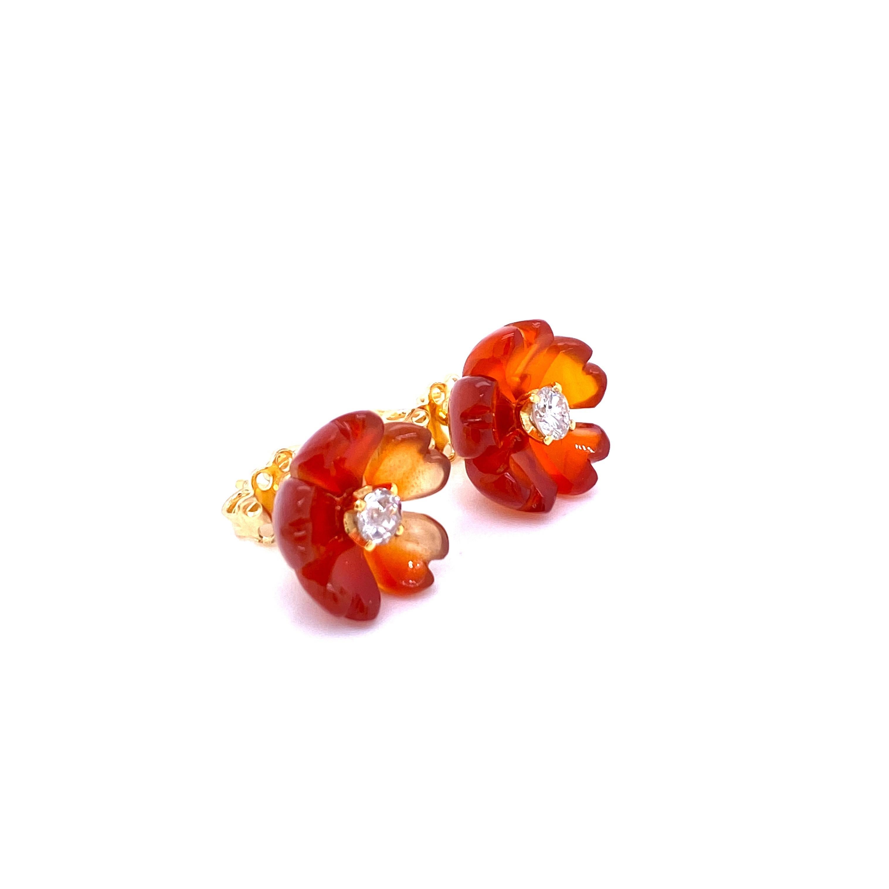 1960s Diamond Carnelian Stud Flower Earrings In Excellent Condition For Sale In Napoli, Italy