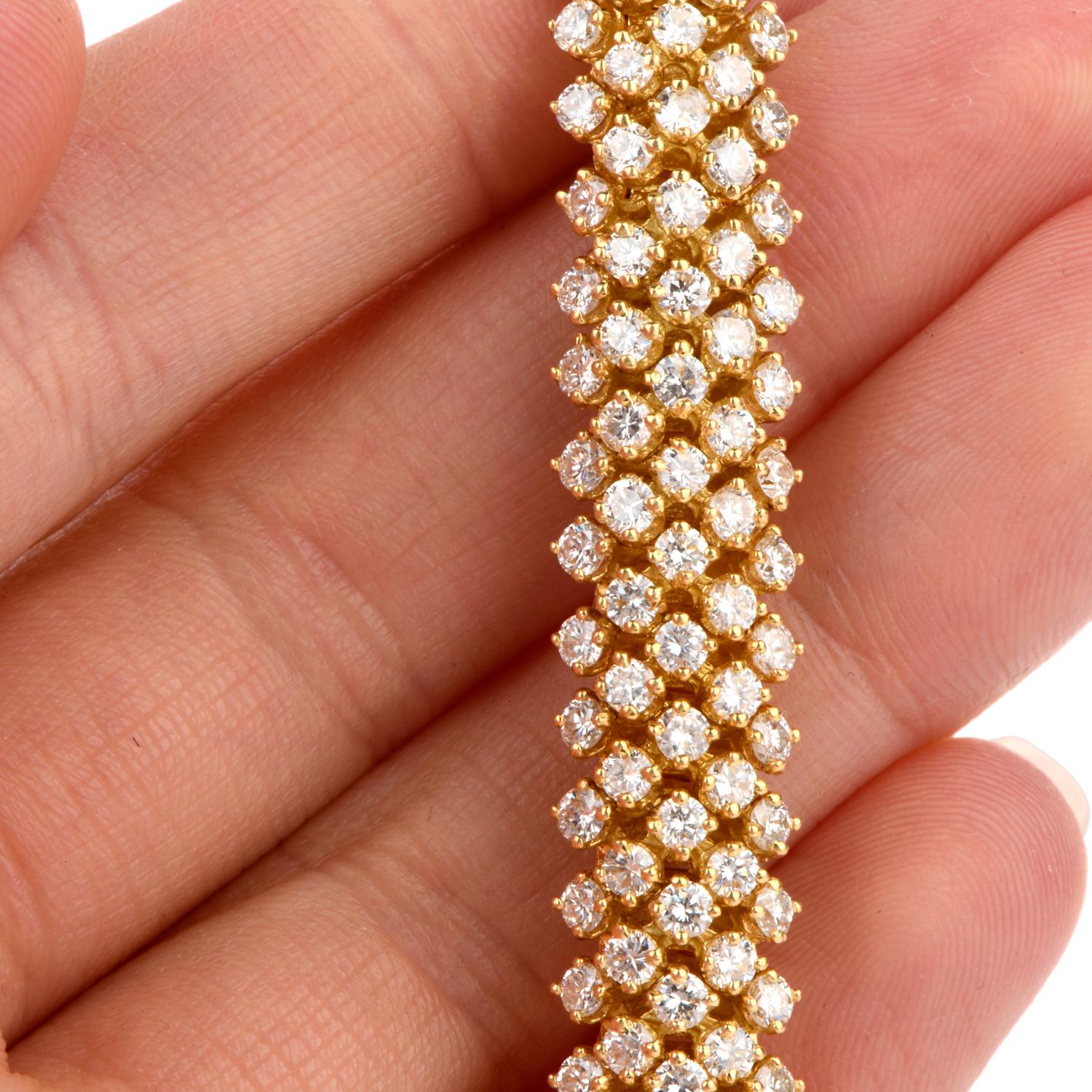 1960s Diamond Cluster Domed Mesh 8 Karat Bracelet In Excellent Condition In Miami, FL