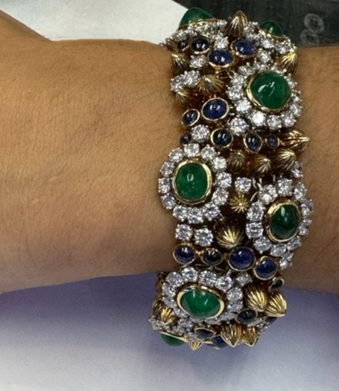 1960s Diamond Emerald Sapphire 18 Karat Yellow Gold Bracelet For Sale 1