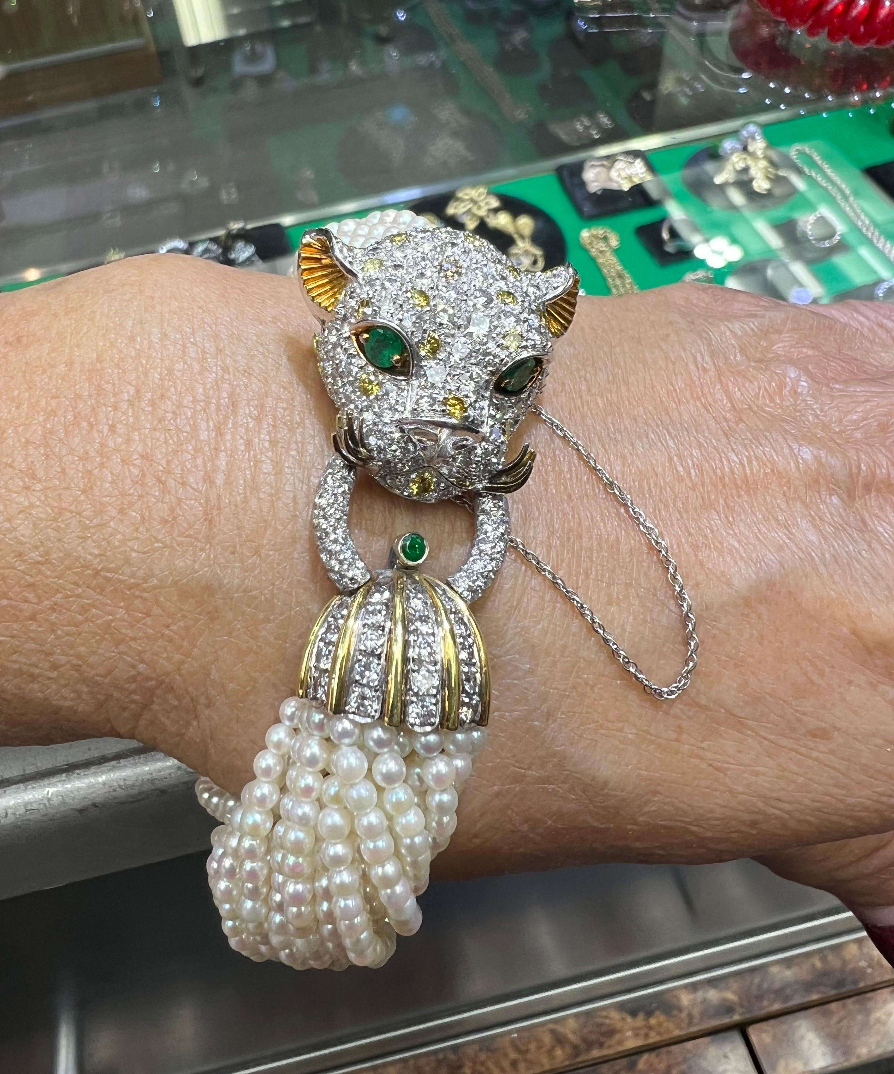 1960s White and Yellow Diamond Leopard head Pearl and gold torsade bracelet.

The 1960s white and yellow diamond leopard head pearl and gold torsade bracelet with Emerald eyes exemplifies the opulence and artistic flair characteristic of mid-20th
