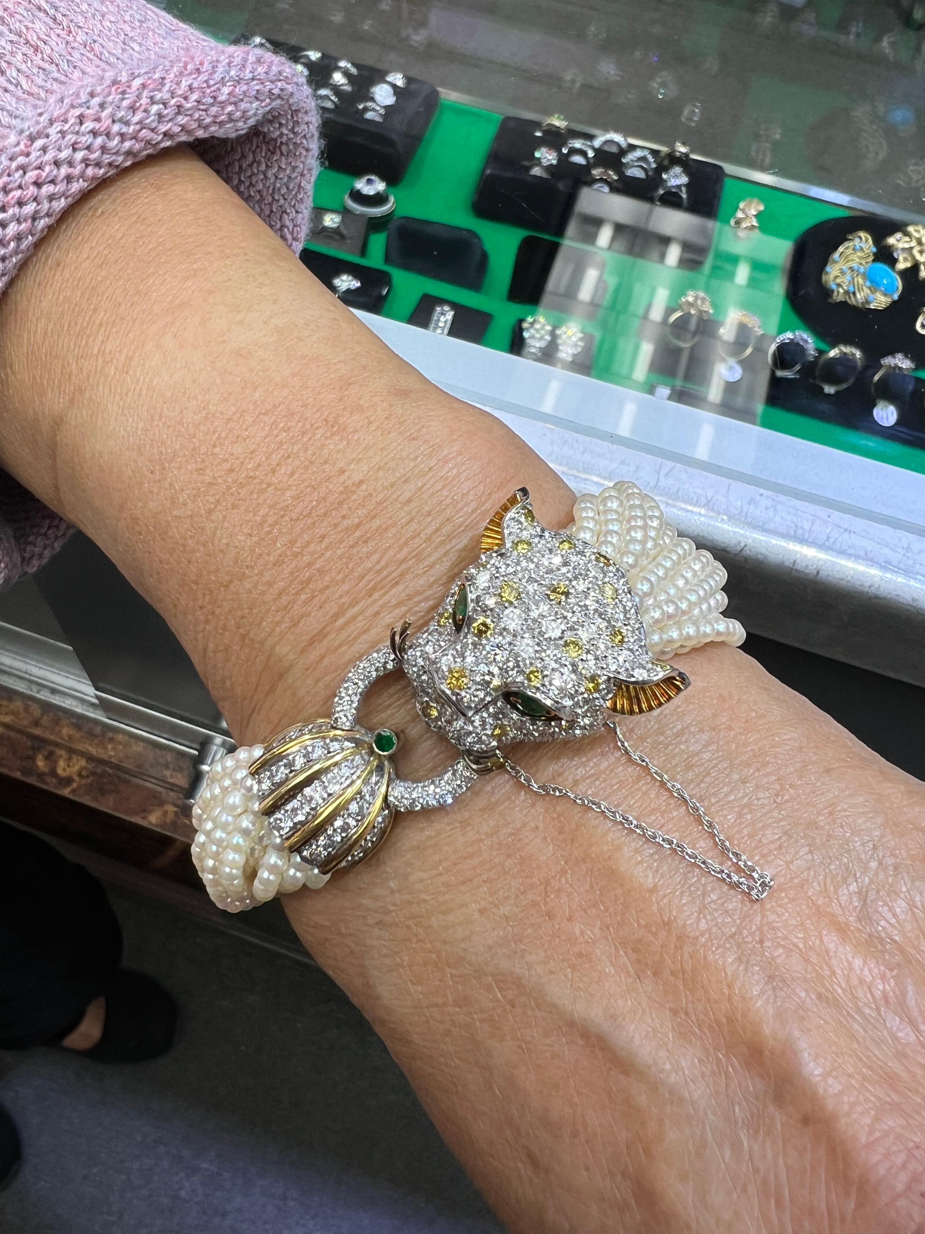 1960s Diamond Leopard Head Pearl And Gold Torsade Bracelet In Good Condition In Los Angeles, CA