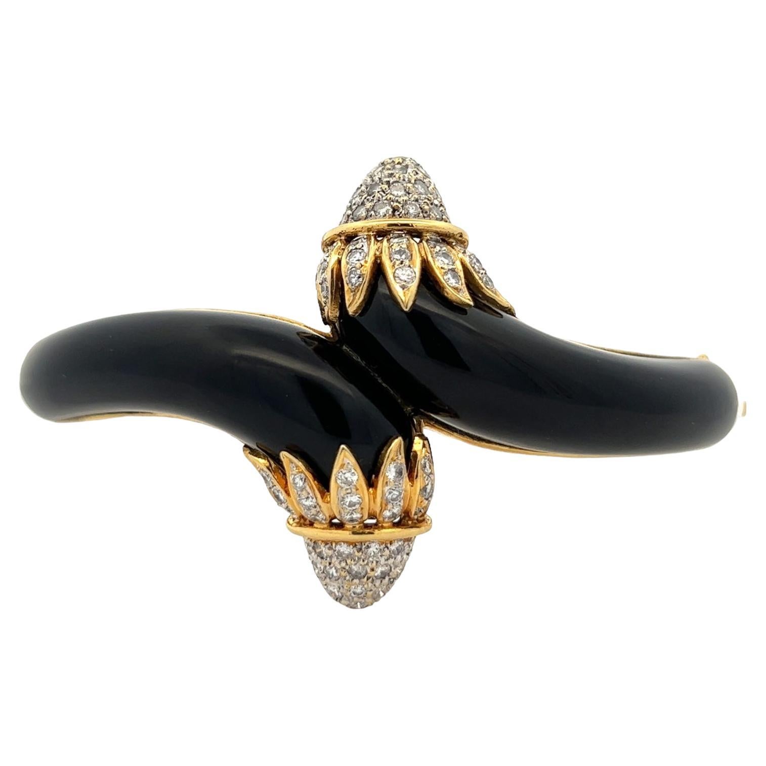 1960s Diamond Onyx 18 Karat Yellow Gold Estate Hinged Bangle Bracelet