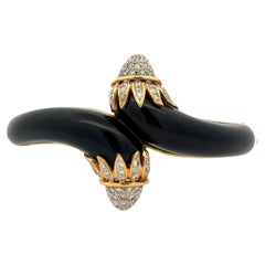 1960s Diamond Onyx 18 Karat Yellow Gold Estate Hinged Bangle Bracelet