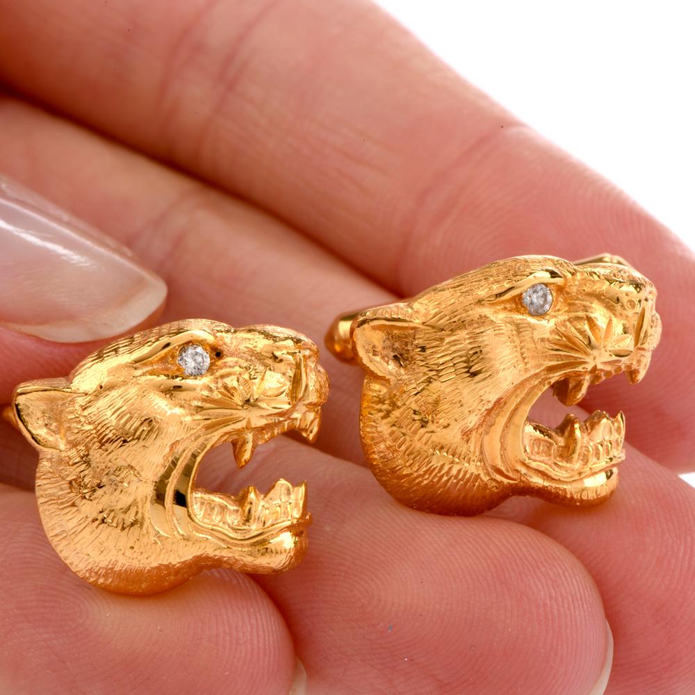 Women's or Men's 1960s Diamond Panther Head 18 Karat Yellow Gold Men’s Cufflinks For Sale