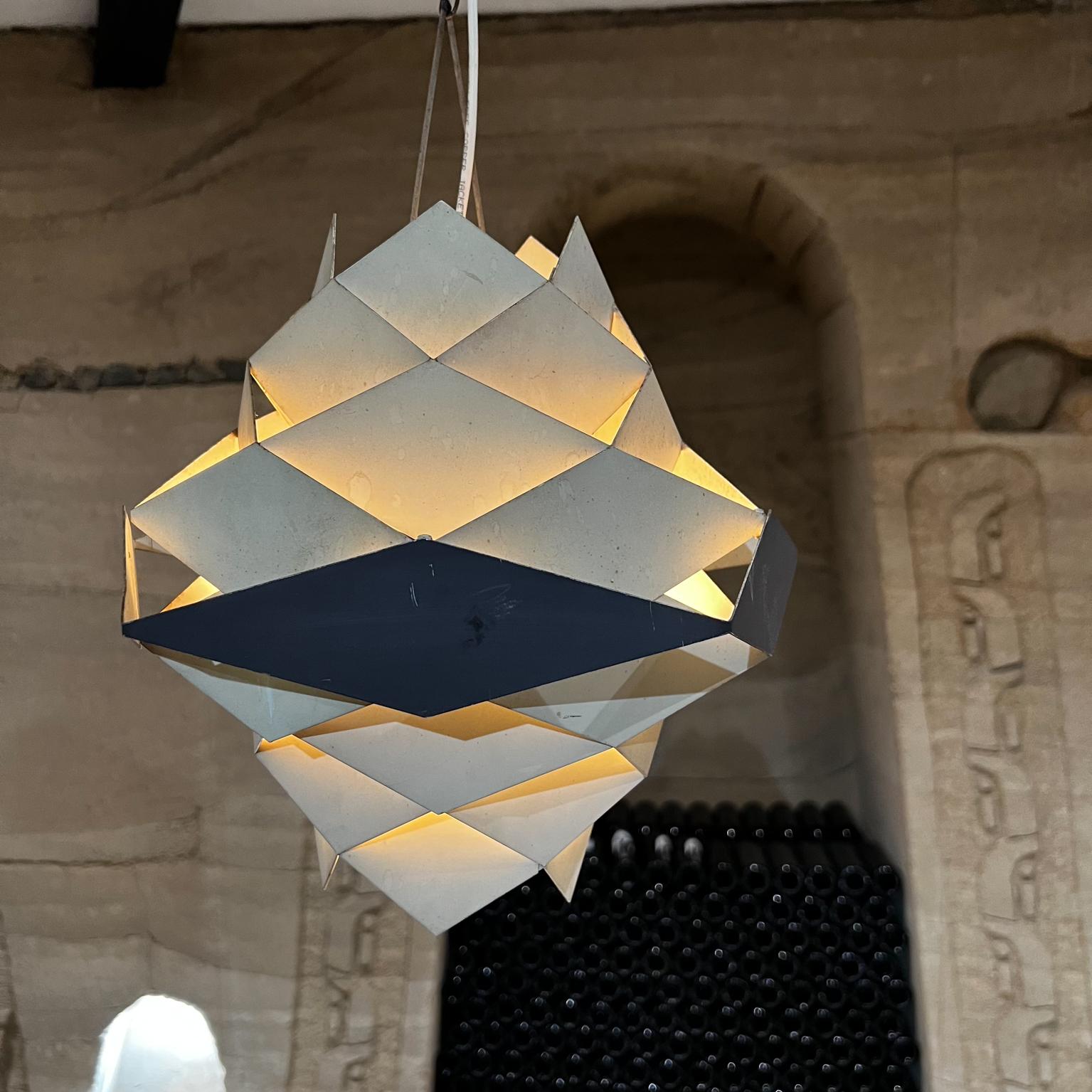 1960 Preben Dal Diamond Symphoni Pendant Light per Hans Følsgaard Danimarca In condizioni buone in vendita a Chula Vista, CA
