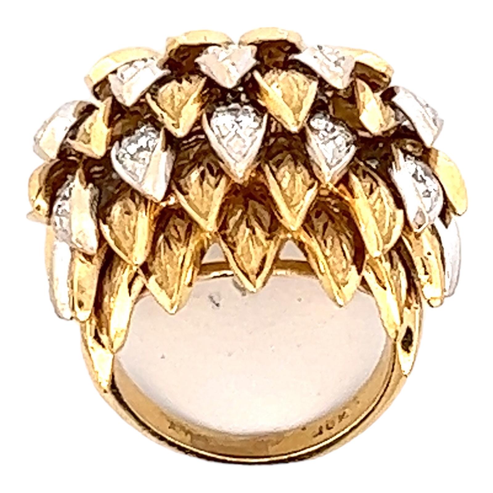 1960er Jahre Diamant-Cocktailring aus strukturiertem 18 Karat zweifarbigem Gold mit Kuppel Damen