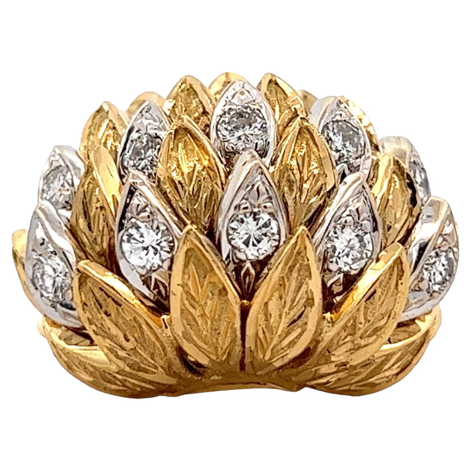 1960er Jahre Diamant-Cocktailring aus strukturiertem 18 Karat zweifarbigem Gold mit Kuppel 