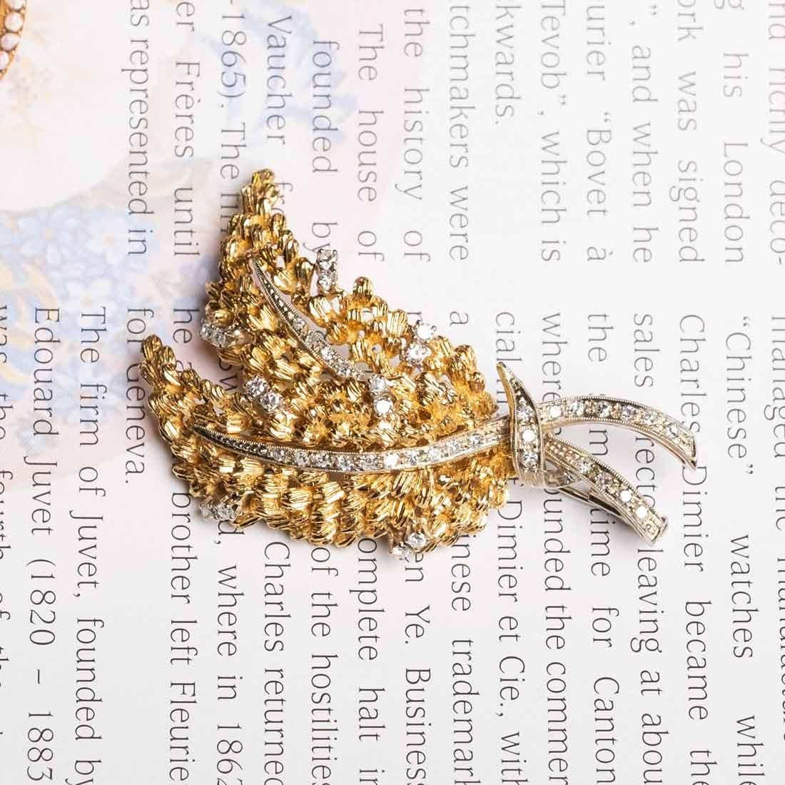 1960s diamonds and gold leaves brooch In Good Condition For Sale In Milano, MI