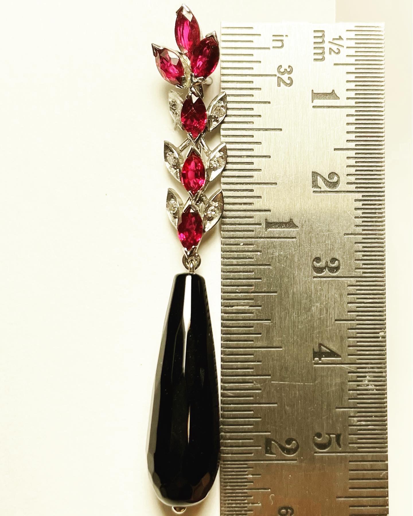1960s Diamonds Ruby Onyx 18k White Gold Stud Tear Drop Long Earrings In Good Condition In Pamplona, Navarra