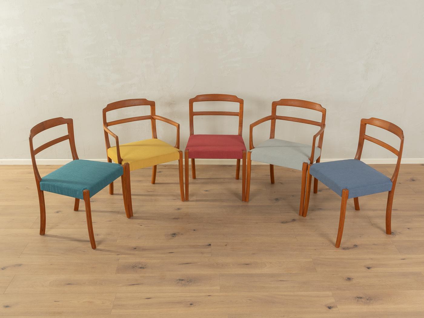 Meravigliose sedie da pranzo degli anni '60 di Ole Wanscher per A.J. Iversen. Struttura solida in teak. Le sedie sono state tappezzate e rivestite con un tessuto di alta qualità in cinque colori. L'offerta comprende cinque sedie.

Caratteristiche di