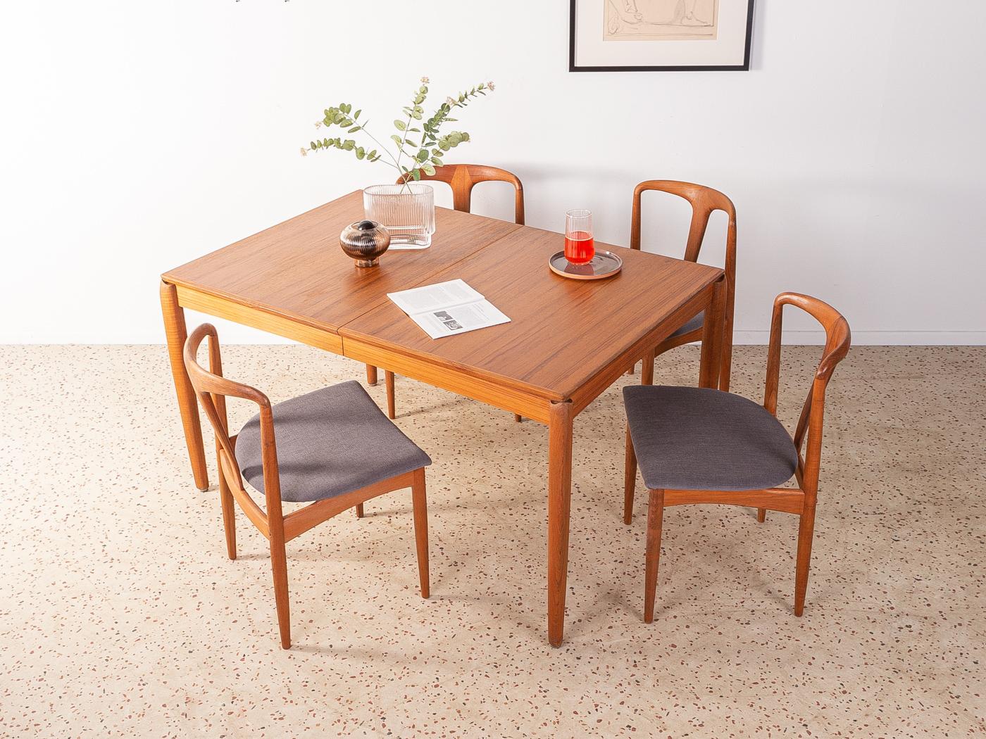 Rare extendable teak dining table from the 1960s by H.W. Klein for Bramin. Solid frame and veneered table top with solid wood edge. The extension leaf can be stowed under the table top.
Table bottom edge 66 cm
Width (extended) 196 cm 

Quality