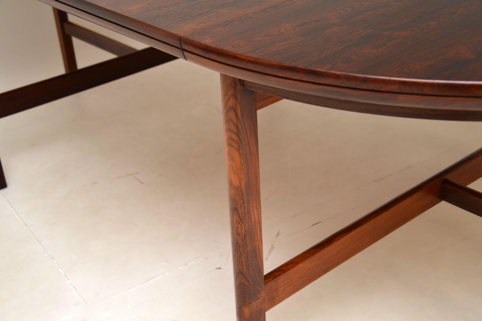 1960s Dining Table by Robert Heritage for Archie Shine In Good Condition For Sale In London, GB