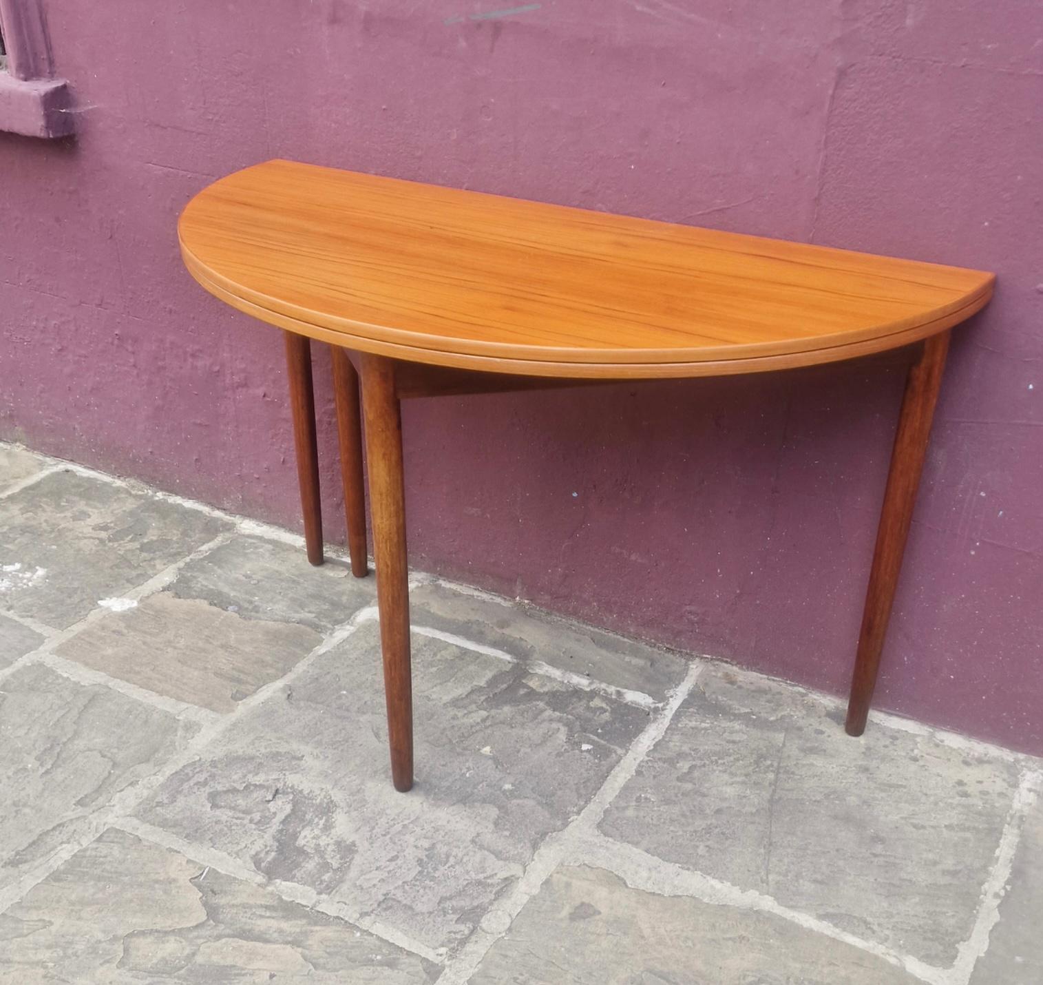 Mid-Century Modern 1960s dining table/console table by Poul. Volther for Free Rojle For Sale