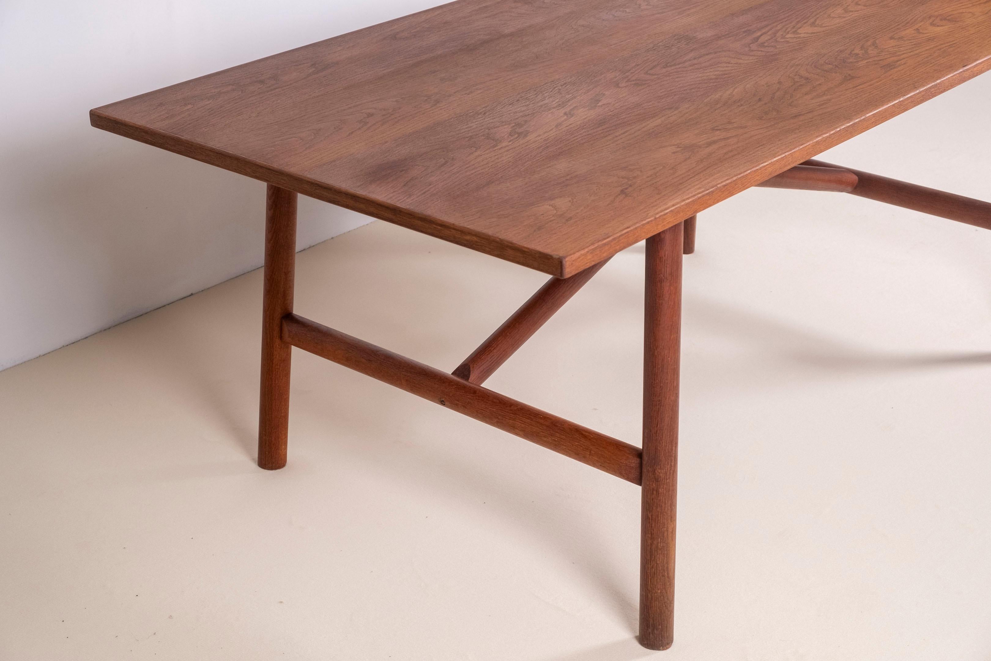 Table de salle à manger des années 1960 en chêne par ébéniste danois État moyen - En vente à Balen, BE