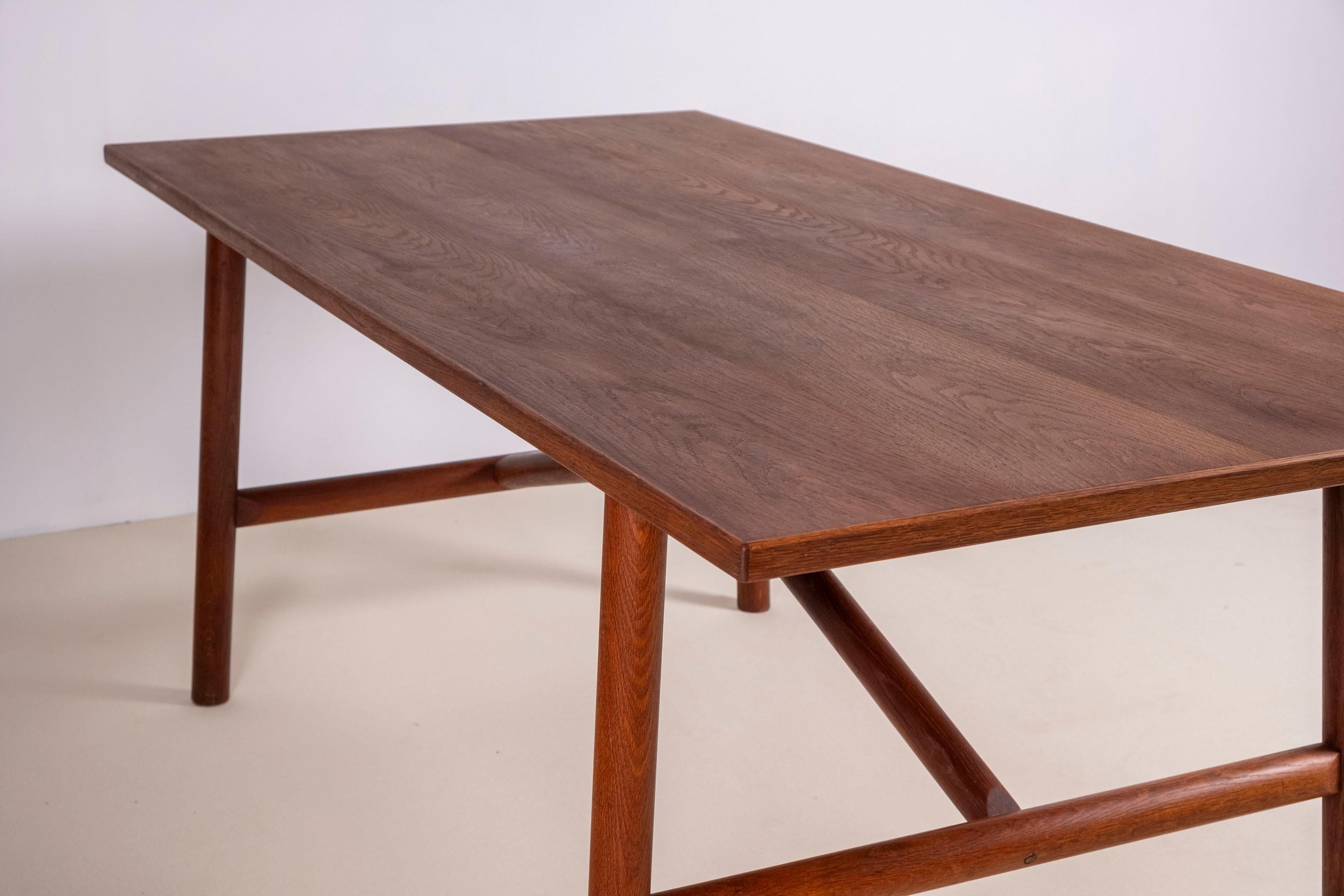 Milieu du XXe siècle Table de salle à manger des années 1960 en chêne par ébéniste danois en vente