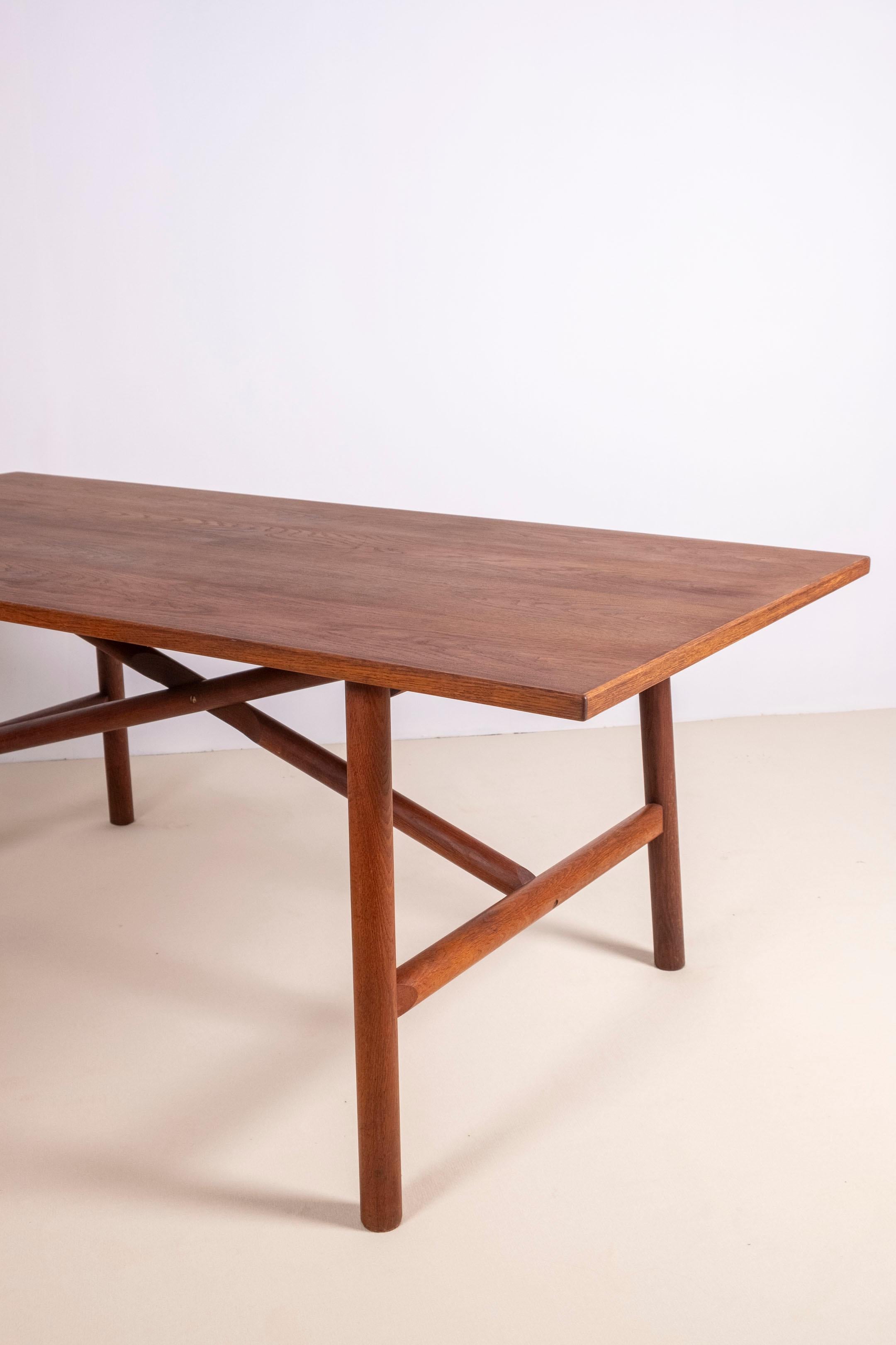 Table de salle à manger des années 1960 en chêne par ébéniste danois en vente 3