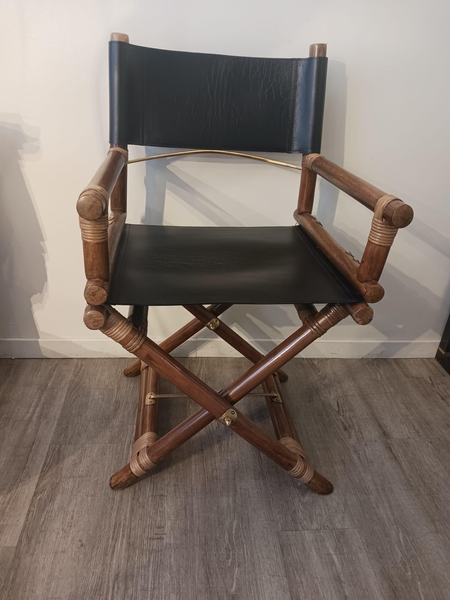 Milieu du XXe siècle Chaise de directeur en bois et cuir noir de McGuire des années 1960 en vente