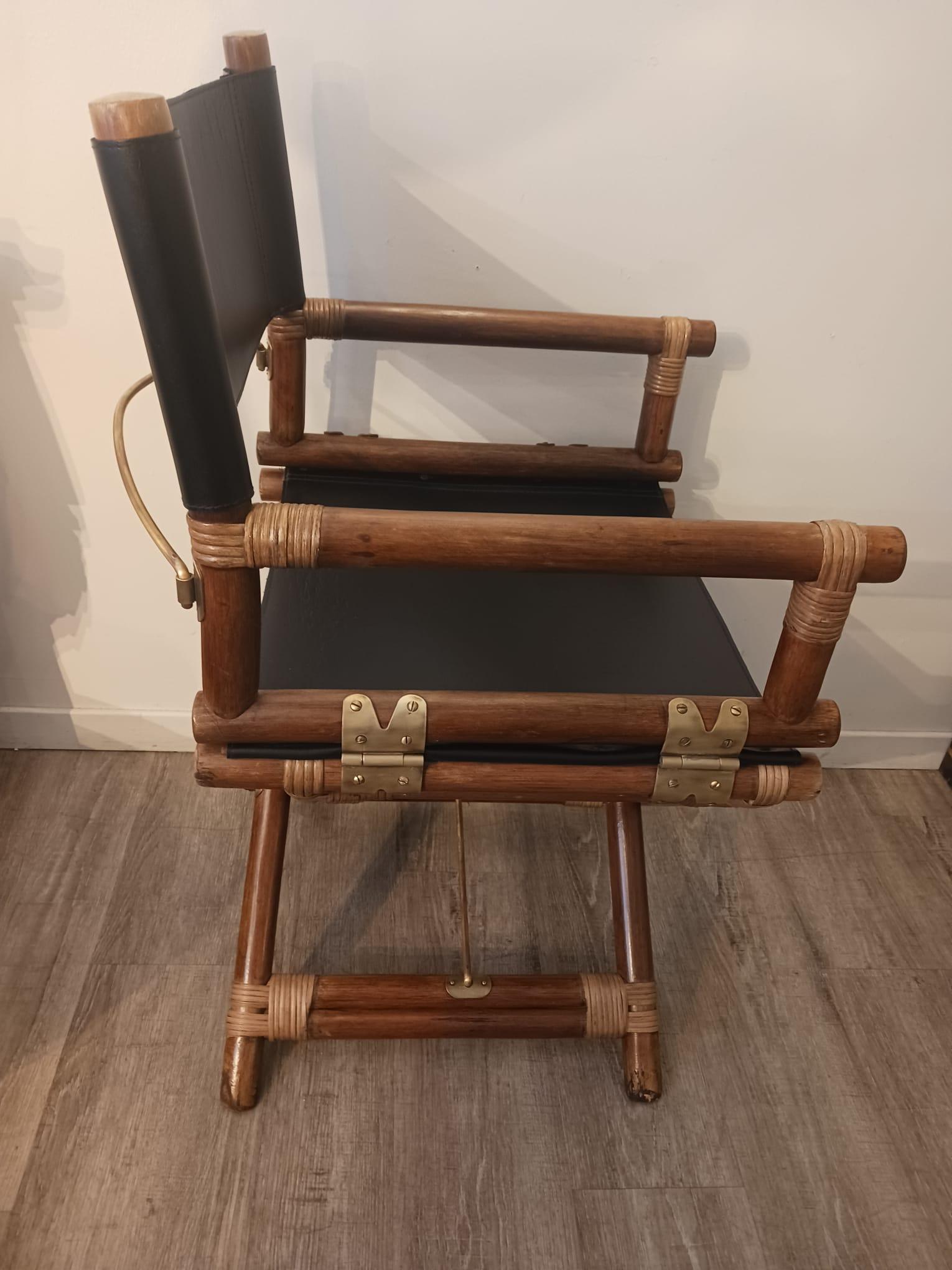 Cuir Chaise de directeur en bois et cuir noir de McGuire des années 1960 en vente