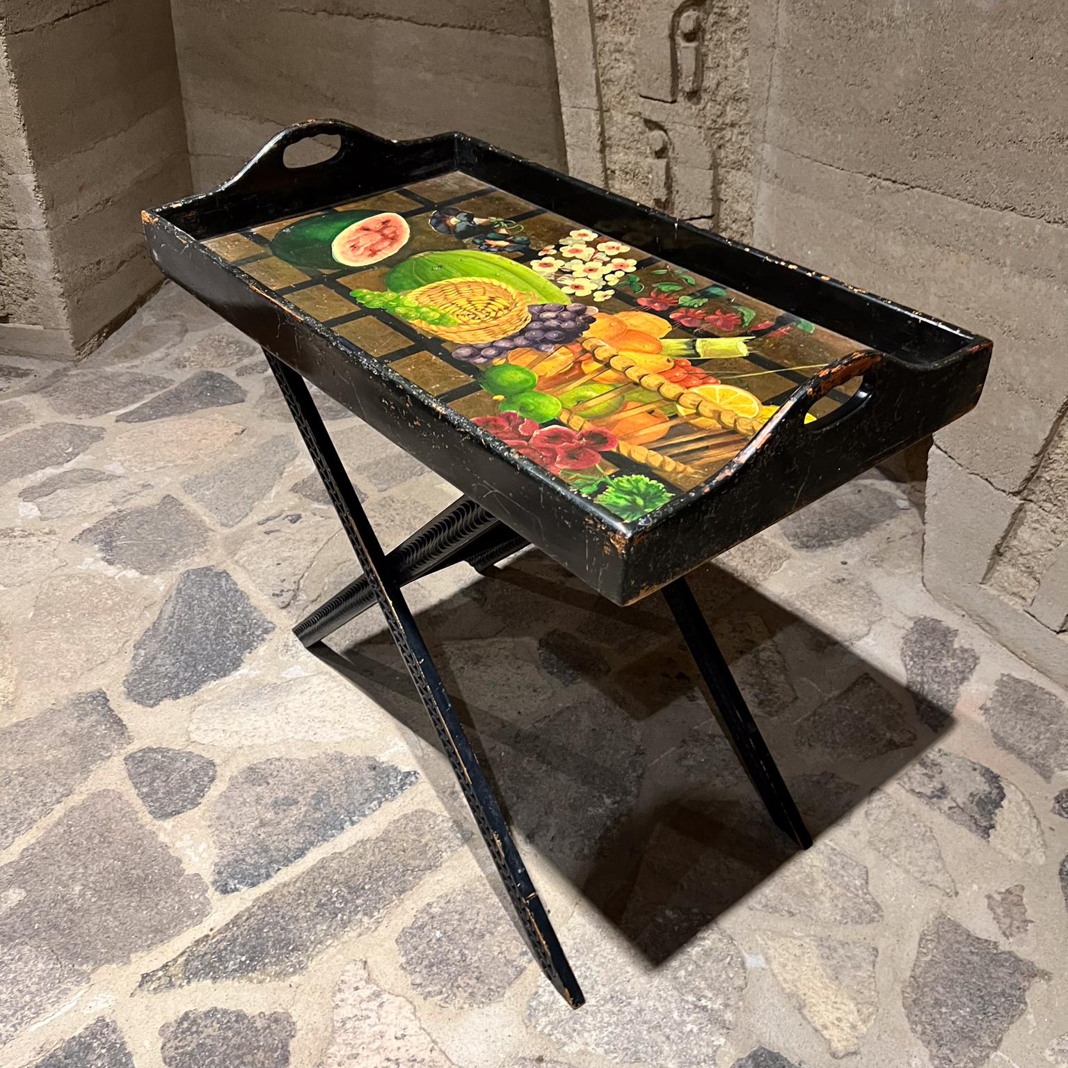 1960s Diseños Caaesa Folding Butler's Tray Table Hand Painted Gold Leaf In Good Condition For Sale In Chula Vista, CA