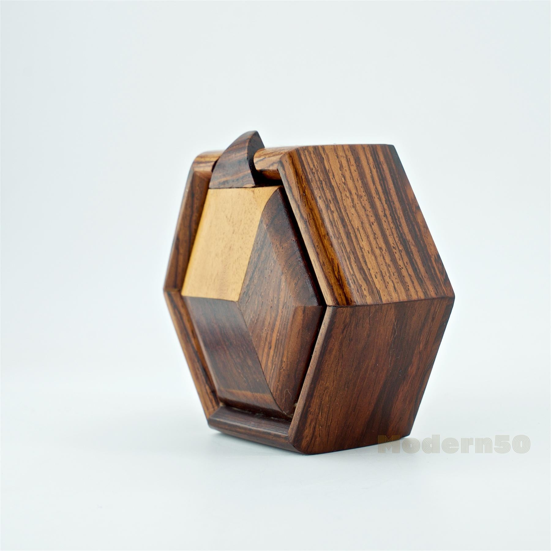 Mid-Century moderno Scatola geometrica per gioielli del 1960 Scatola geometrica per gioielli messicana Eclettica Lavoratore del legno in vendita