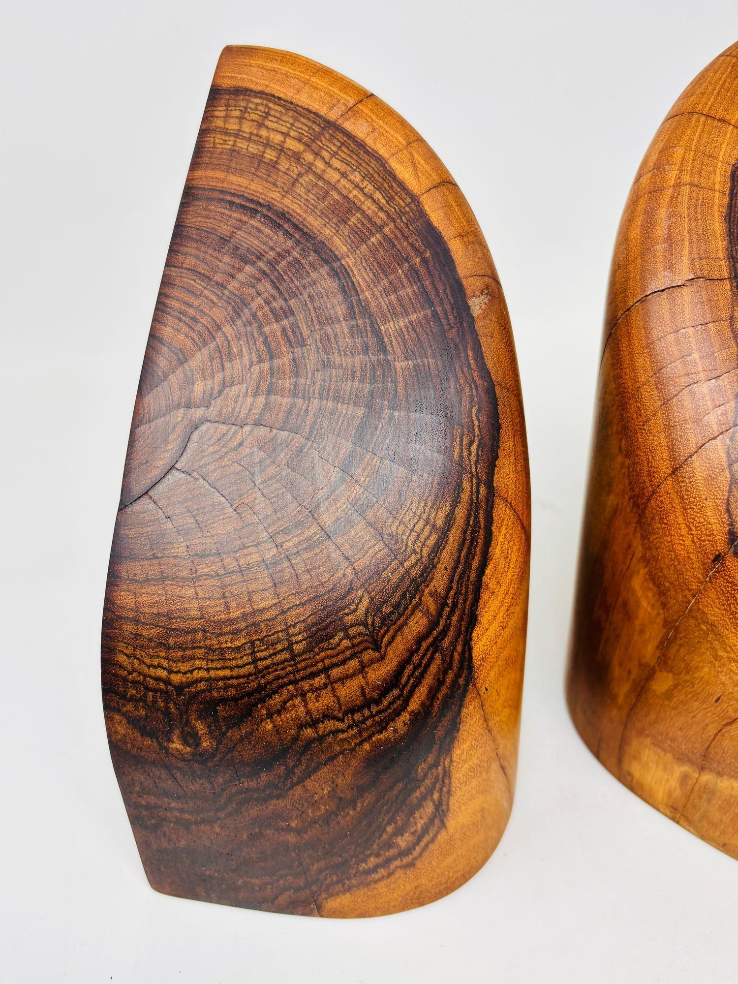 Par de sujetalibros de madera de cocobolo tallados a mano por Don Shoemaker en los años 60 en Bueno estado para la venta en North Hollywood, CA
