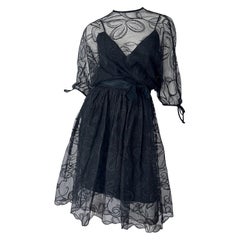 1960 Donald Brooks Vestido negro de encaje superpuesto con mangas 3/4 Vintage años 60