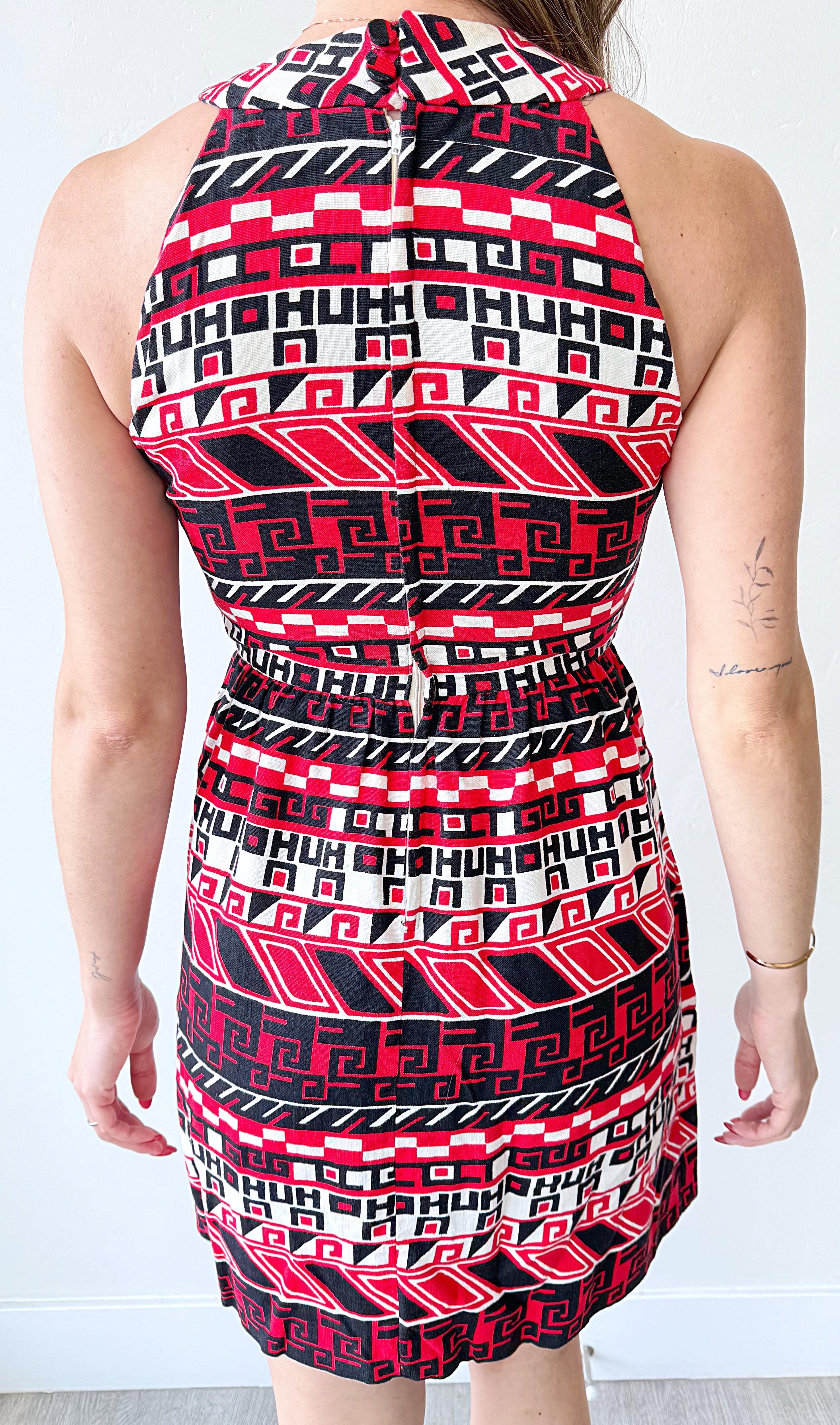 1960s Donald Brooks Boutique Mod Graphic Print Vintage Linen Dress w/ “HUH” Text For Sale 3