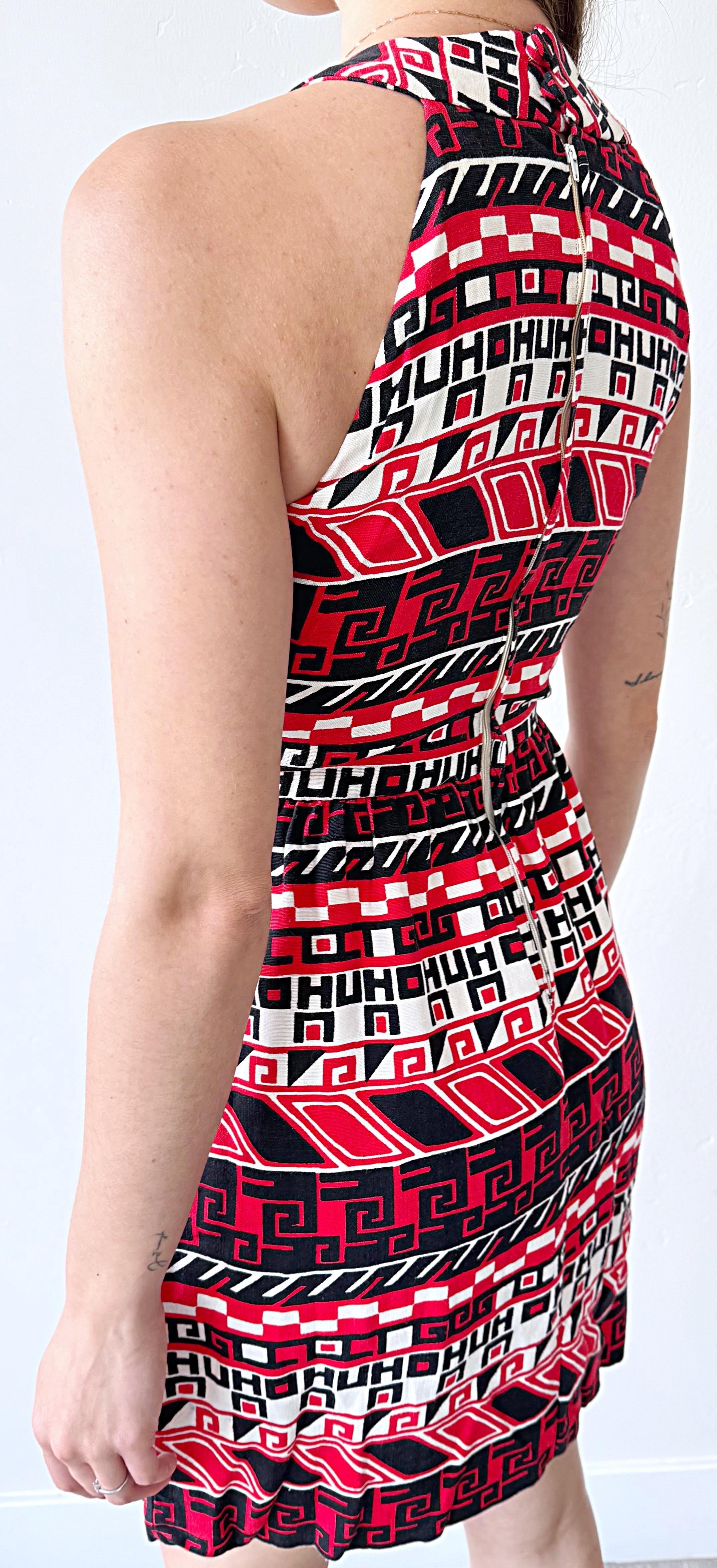 1960s Donald Brooks Boutique Mod Graphic Print Vintage Linen Dress w/ “HUH” Text For Sale 4