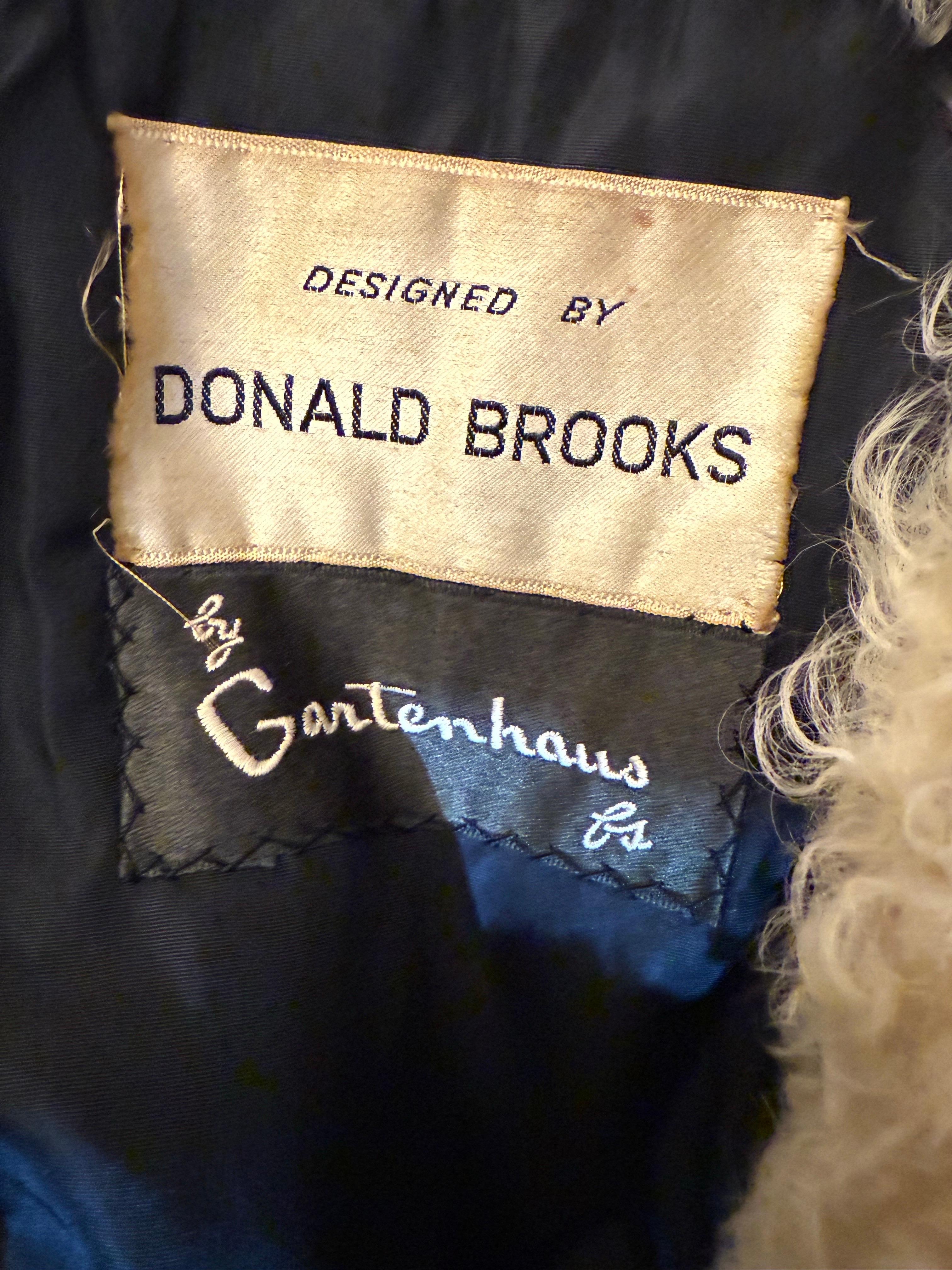 Cappotto in pelliccia d'agnello persiana mod. crema di Donald Brooks del 1960 con profili in pelle nera. in vendita 14