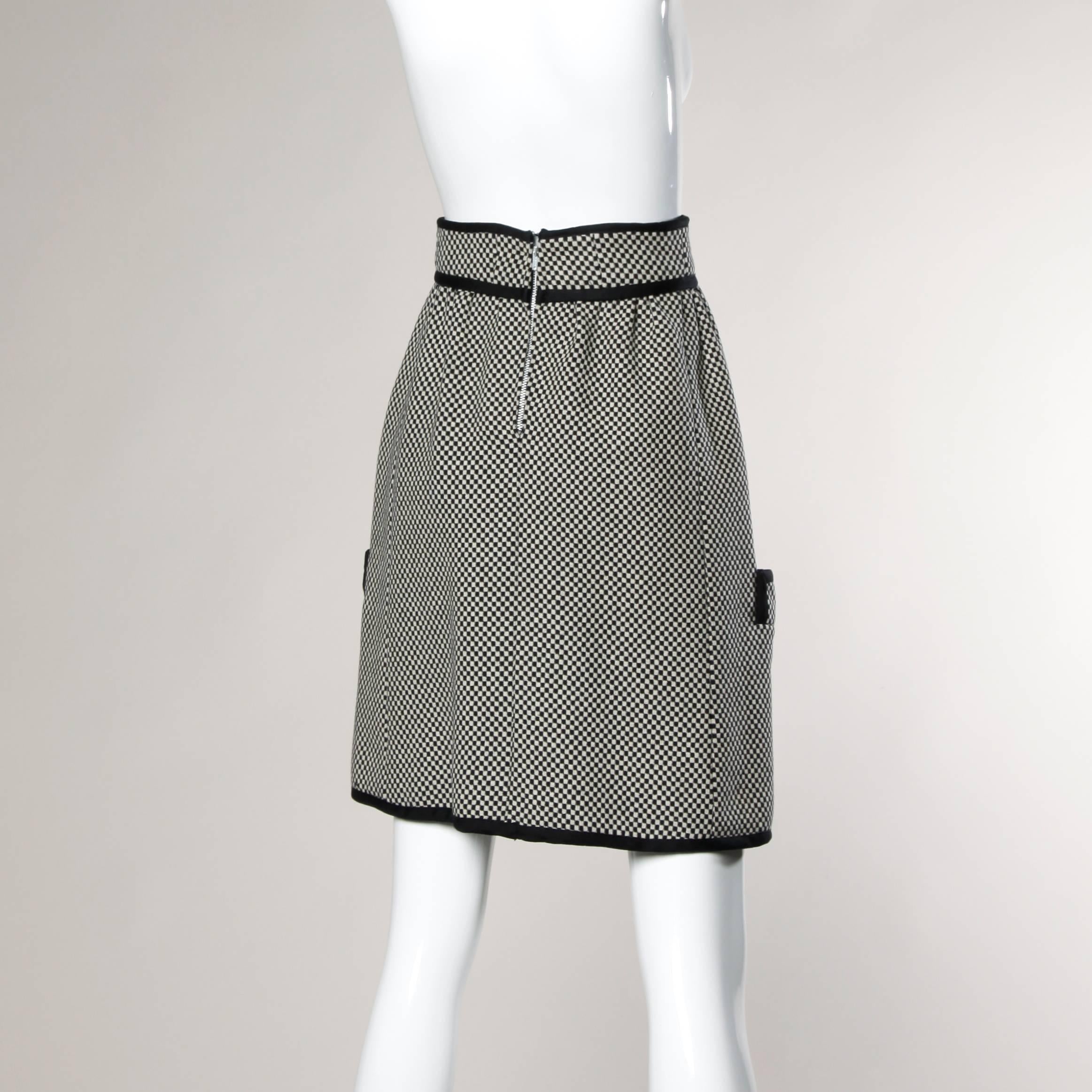 Gorgeous vintage Donald Brooks skirt in black and white checkers. Black trim and front flap pockets.

Details:

Partially Lined
Front Pockets
Back Metal Zip and Hook Closure
Marked Size: Not Marked
Estimated Size: Small
Color: Black/ White 
Fabric: