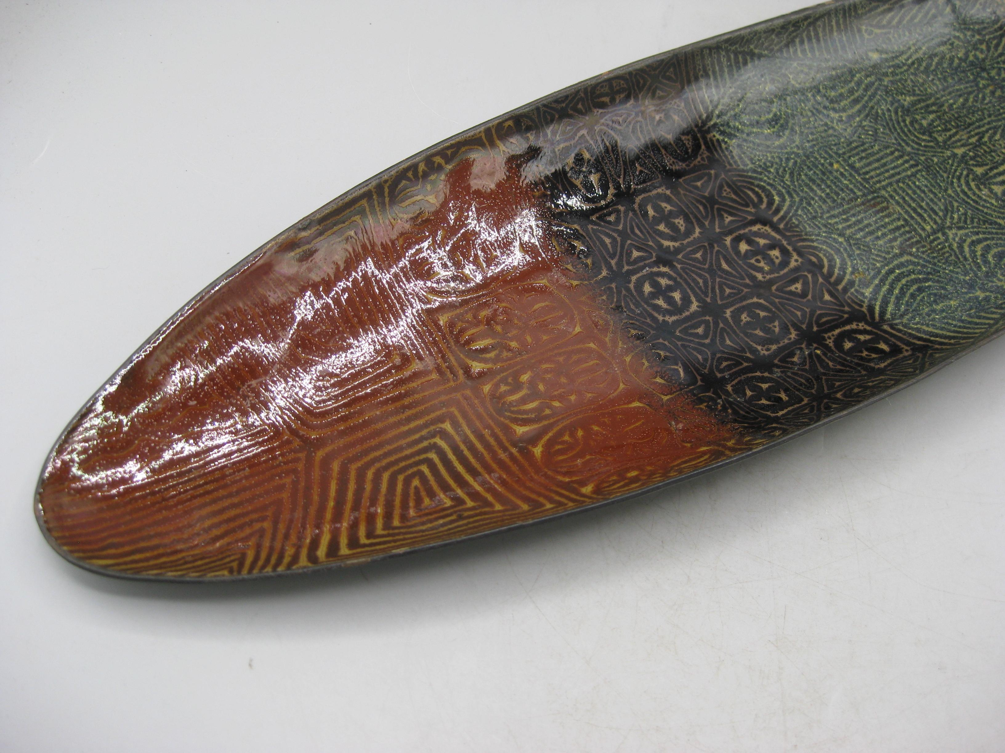 Wonderful vintage Doris Hall enamel on copper large abstract centerpiece bowl/dish dating from 1960's. Signed on the bottom by the artist. Has a wonderful abstract enamel pattern and form. In very nice original condition. No scratches, no cracks,