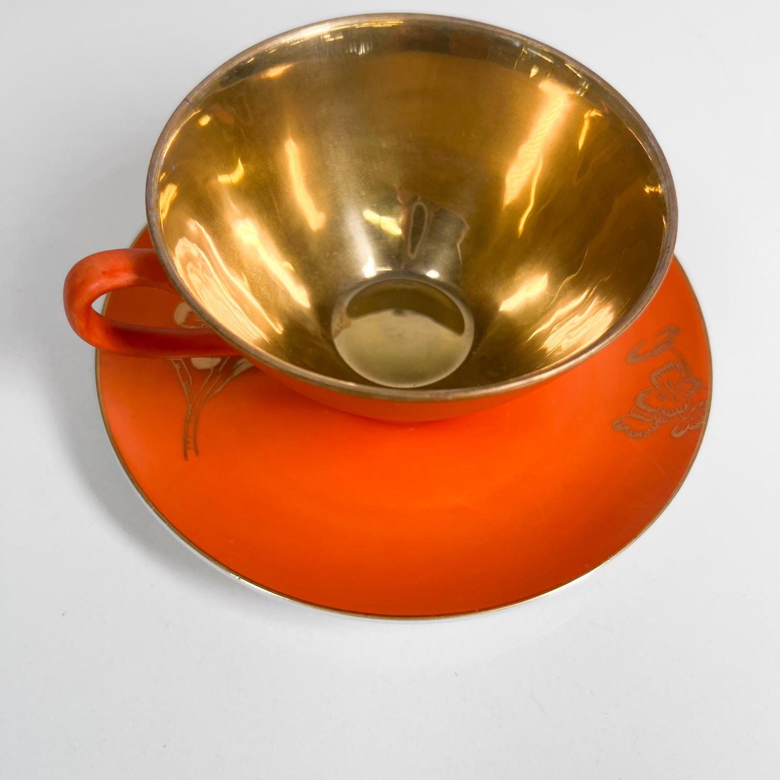 1960s Dorothy C. Thorpe California Persimmon Orange & Gold Dinnerware Set Four For Sale 2