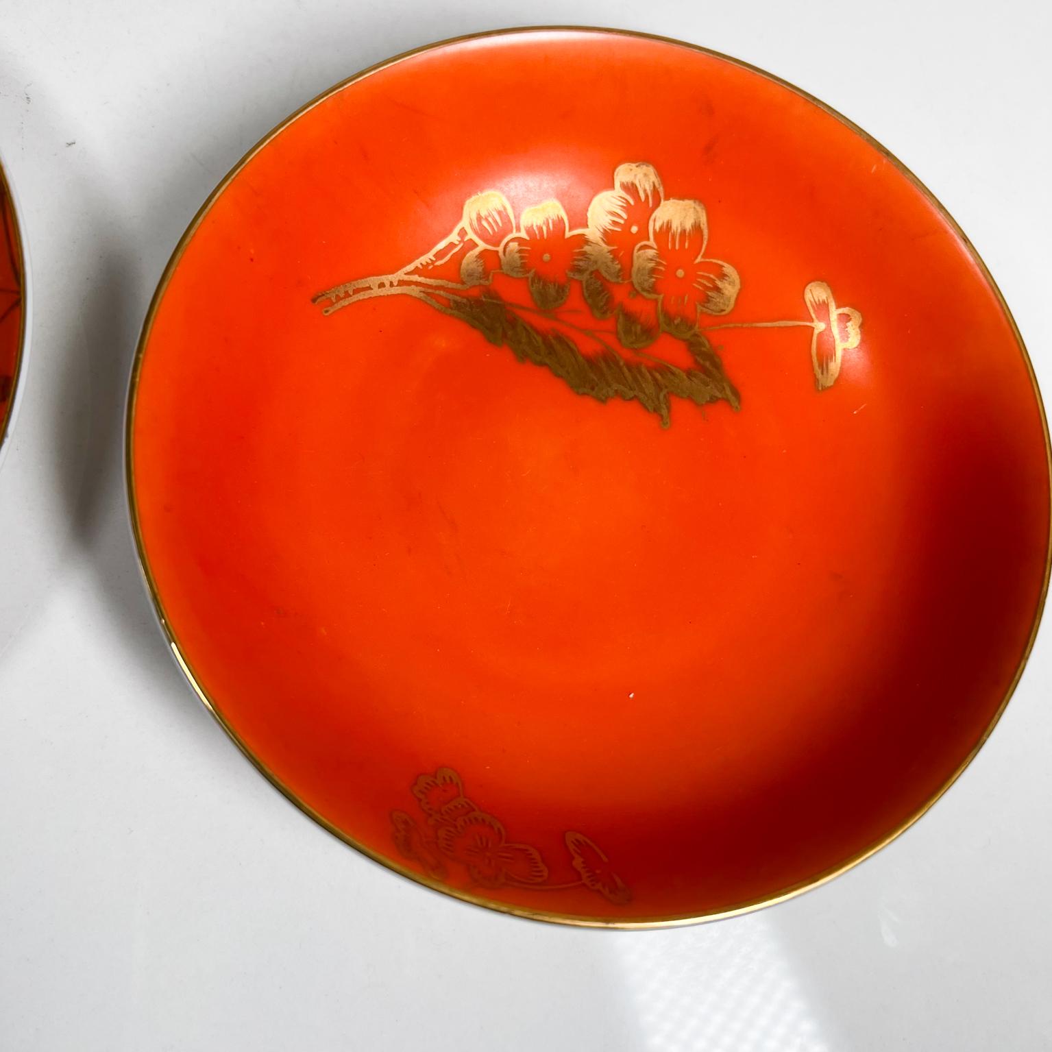 Mid-20th Century 1960s Dorothy C. Thorpe California Persimmon Orange & Gold Dinnerware Set Four For Sale