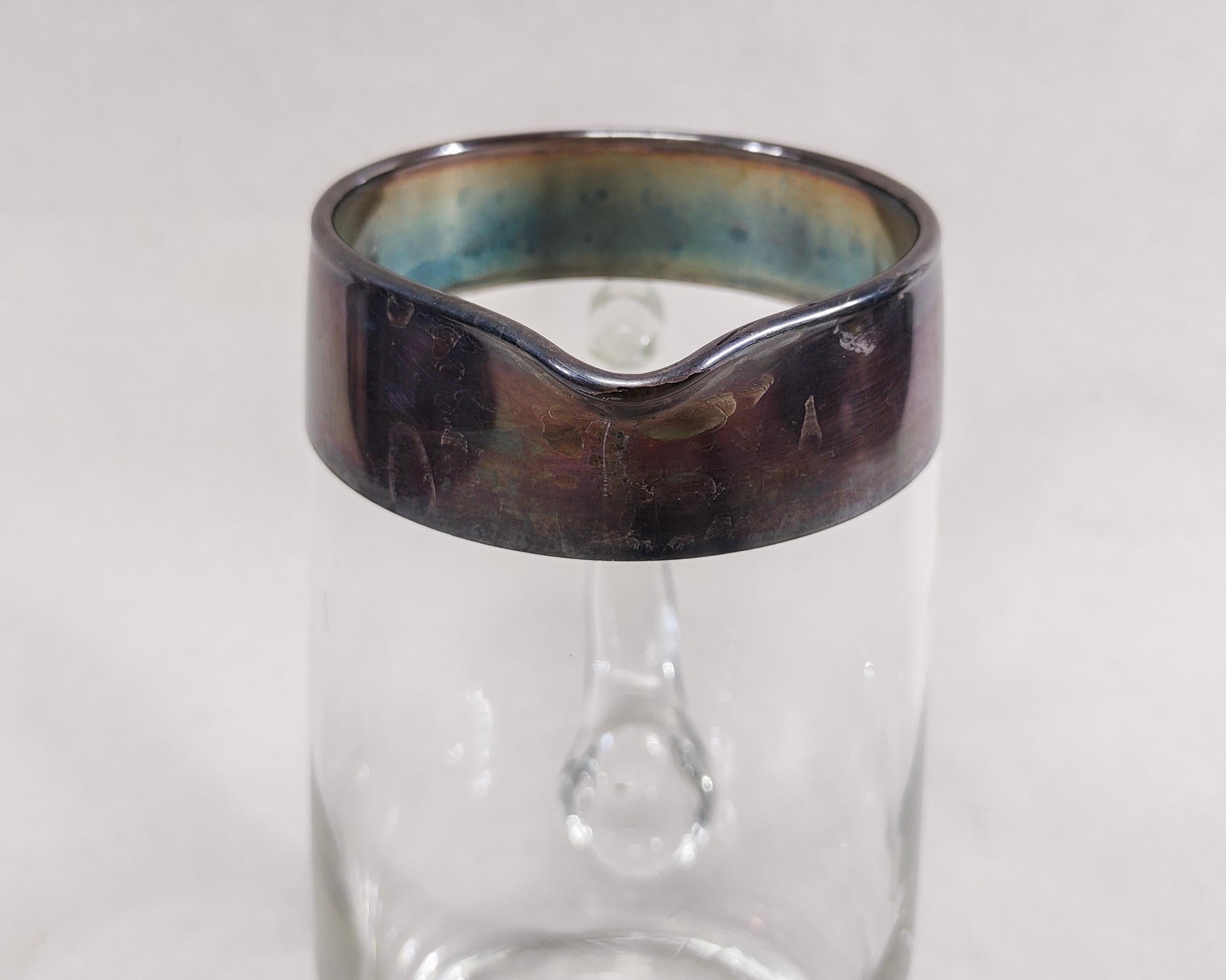 20ième siècle Grand pichet en verre effilé à bandes argentées Dorothy Thorpe des années 1960 en vente