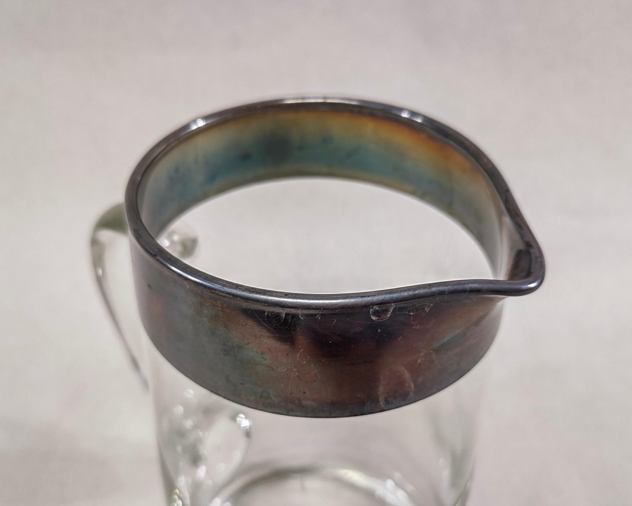 Grand pichet en verre effilé à bandes argentées Dorothy Thorpe des années 1960 en vente 1