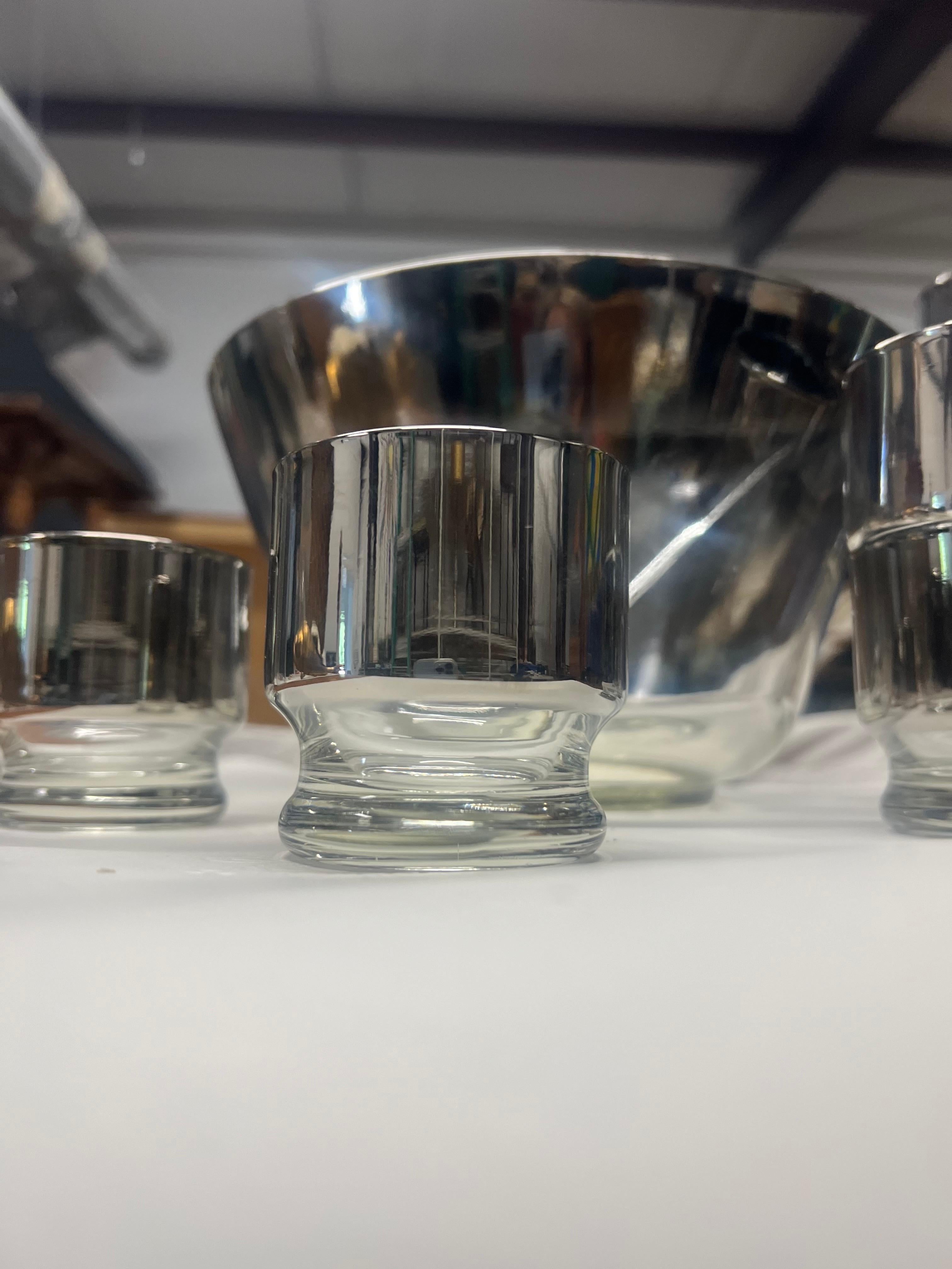 Mid Century Dorothy Thorpe Silver Band V Punch Bowl Set. 24 Tasse Schüssel und 9 Silver Band 2 3/8 