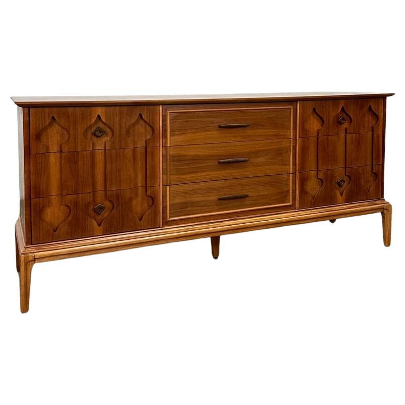 Vintage Spade Handle Highboy Dresser By Stanley For Sale at 1stDibs