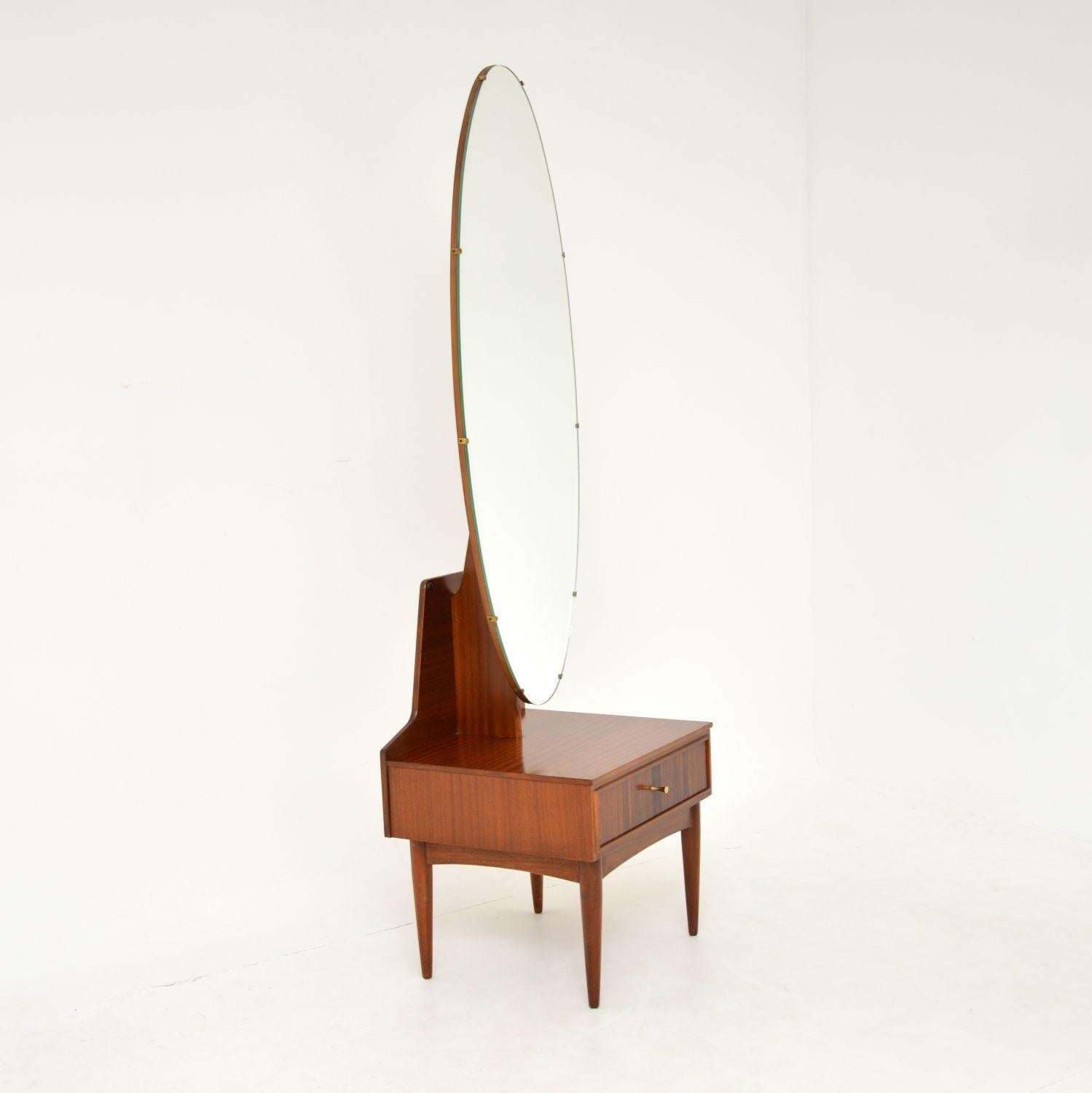 1960s dressing table with mirror