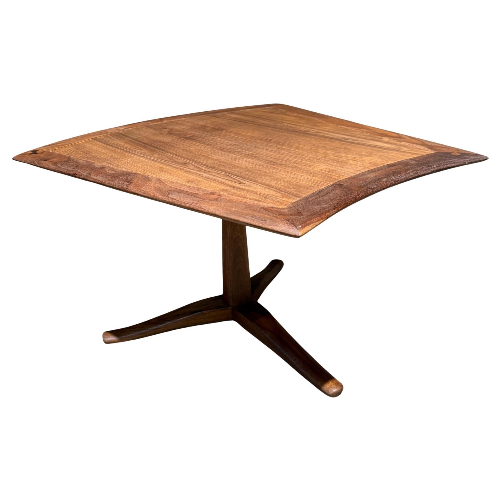 Table tripode en noyer Drexel Barney Flagg des années 1960 en vente