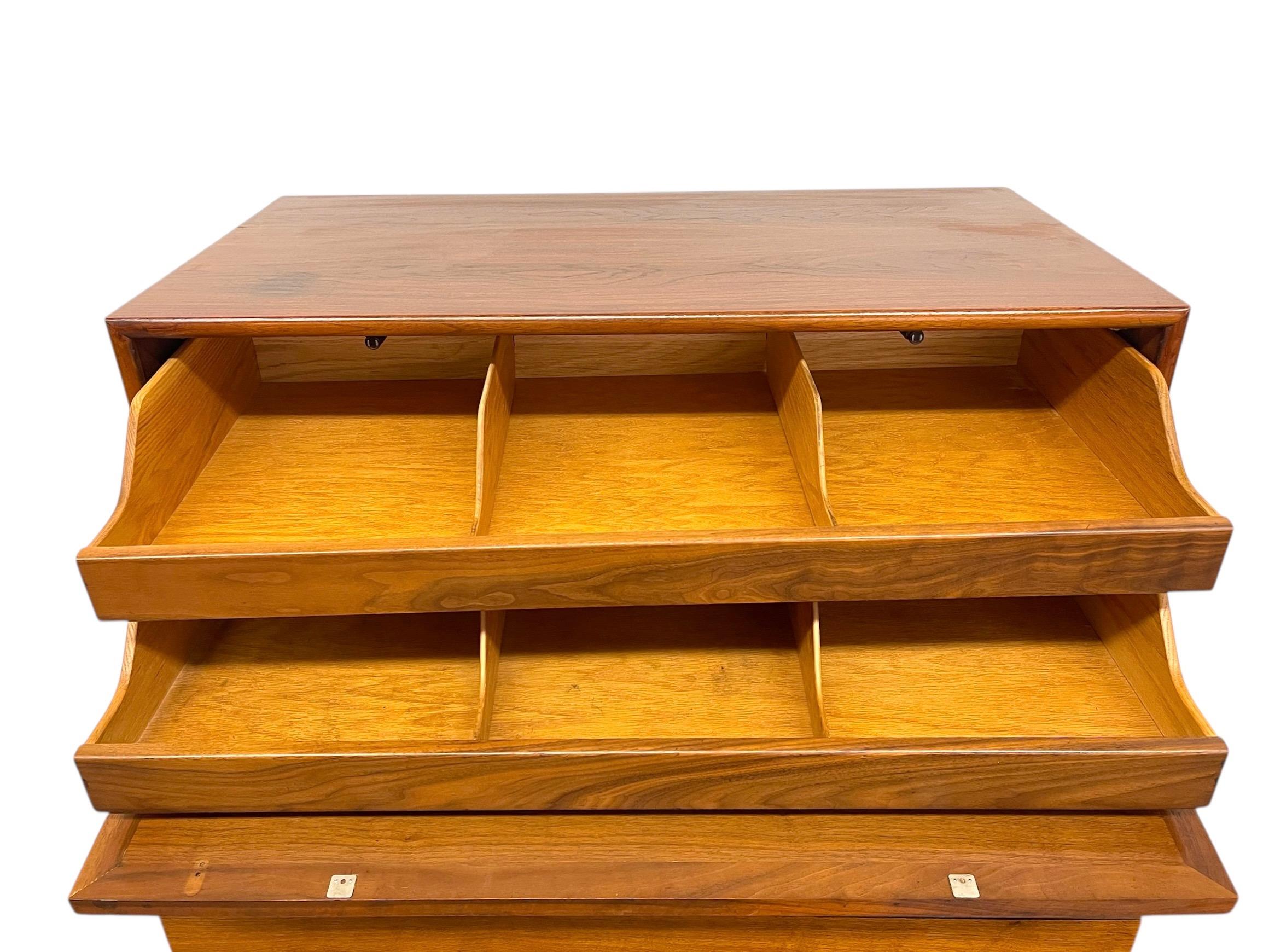 1960er Drexel Echt Nussbaum Mid-Century Sekretär Kommode mit Drop-Front-Schreibtisch. im Angebot 5