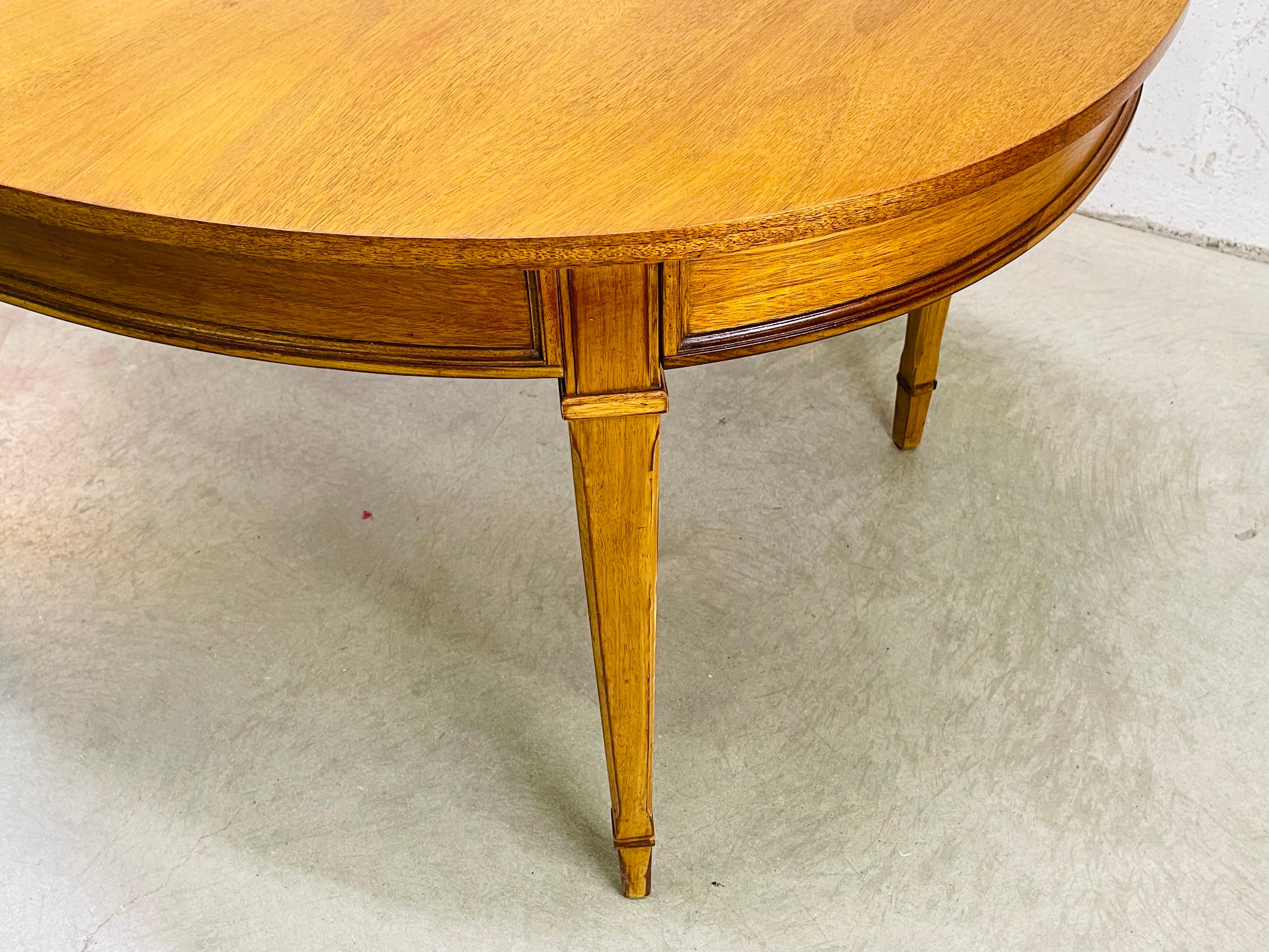 1960s Drexel Oval Mahogany Dining Room Table In Good Condition For Sale In Amherst, NH