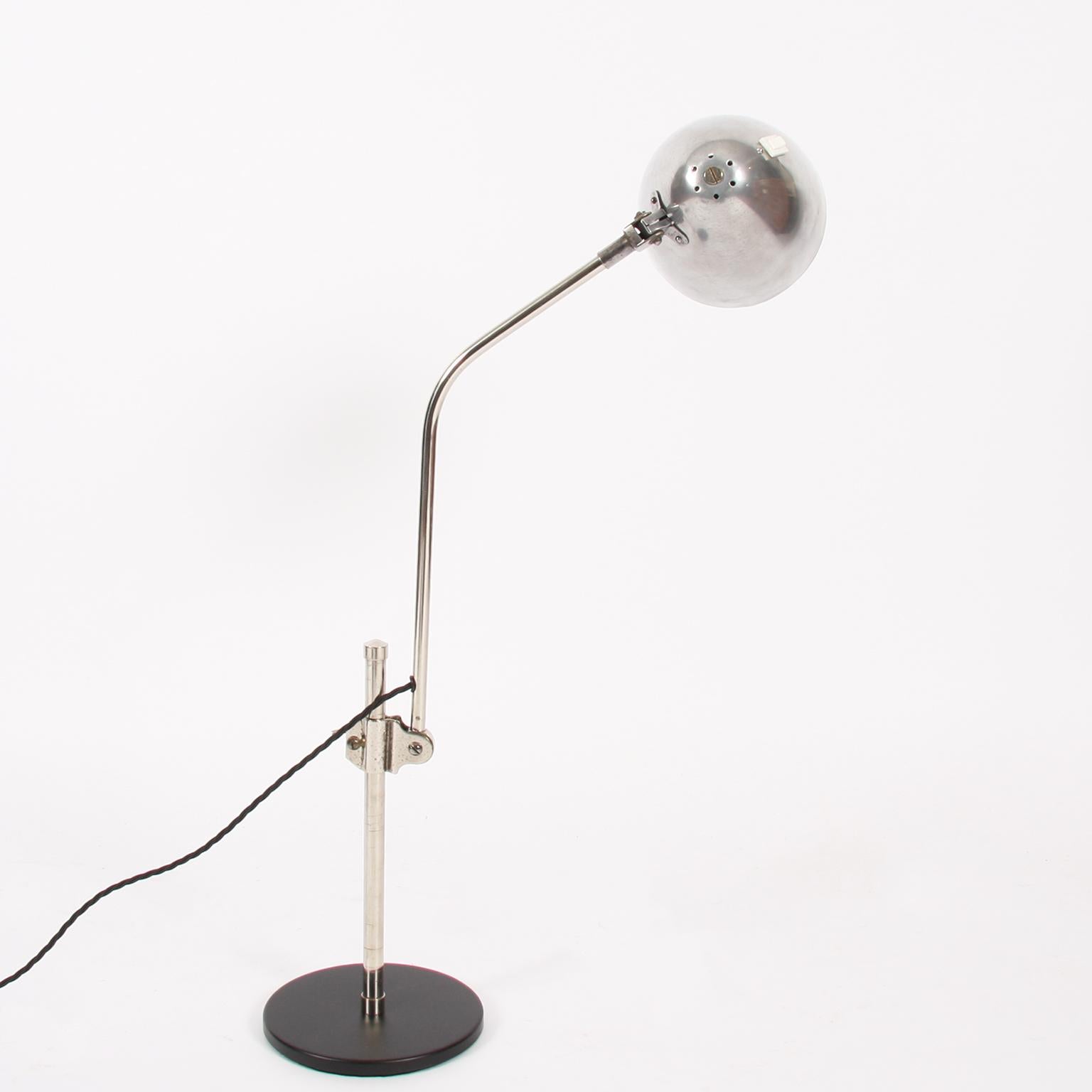 1960s Dutch Aluminium Desk Lamp with Black Base In Good Condition For Sale In London, GB