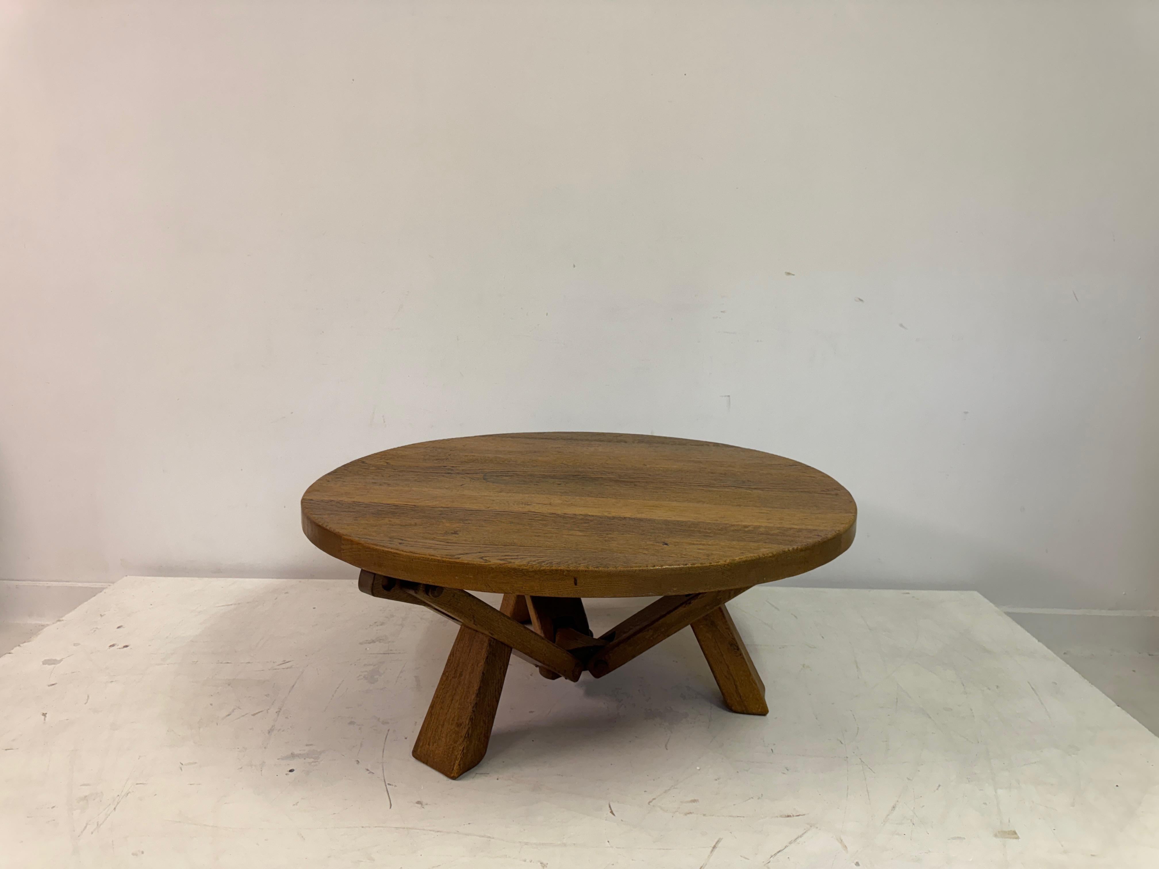 Tavolino da caffè circolare brutalista olandese del 1960 in Oak in vendita 6