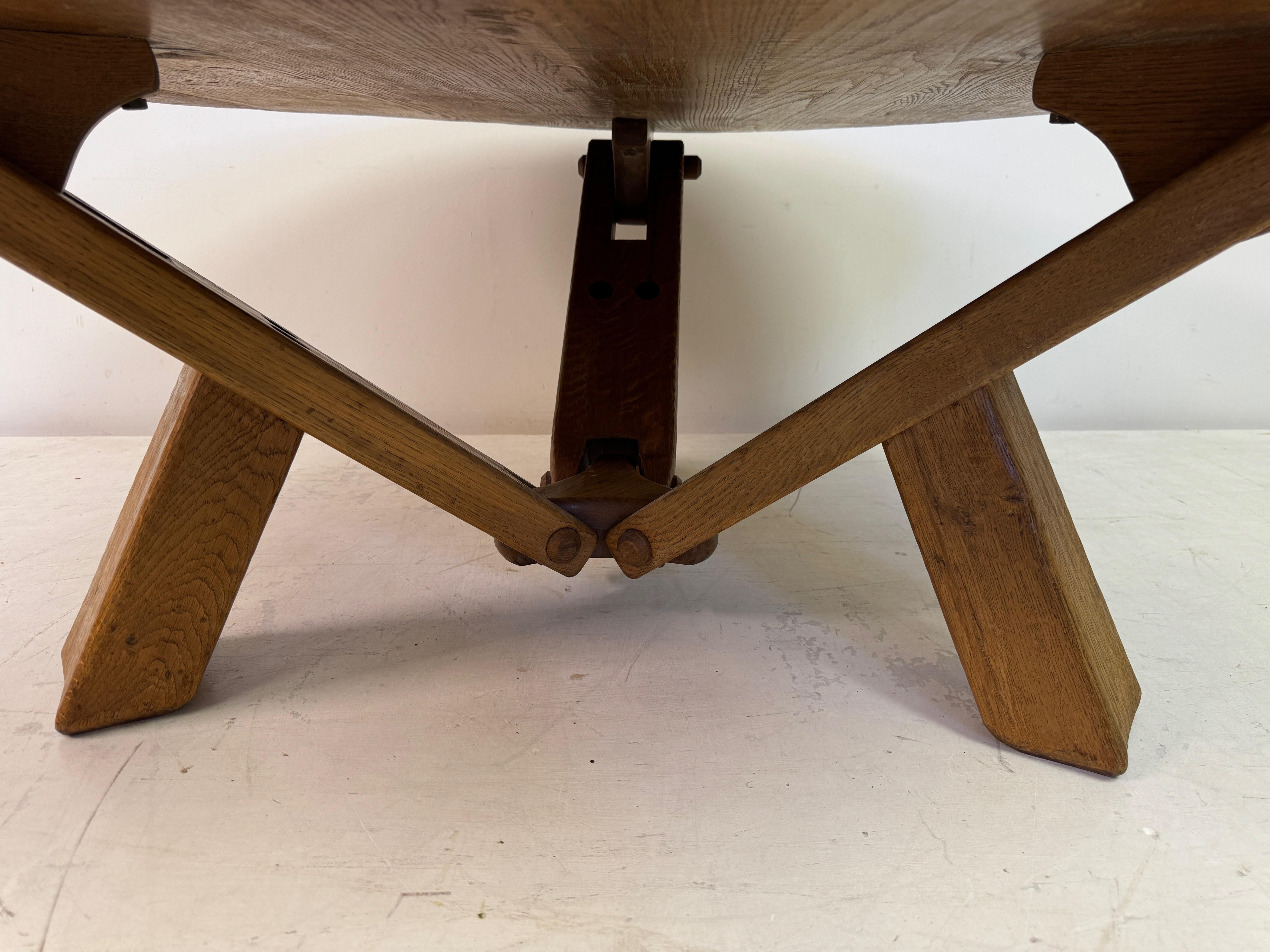 Tavolino da caffè circolare brutalista olandese del 1960 in Oak In condizioni buone in vendita a London, London