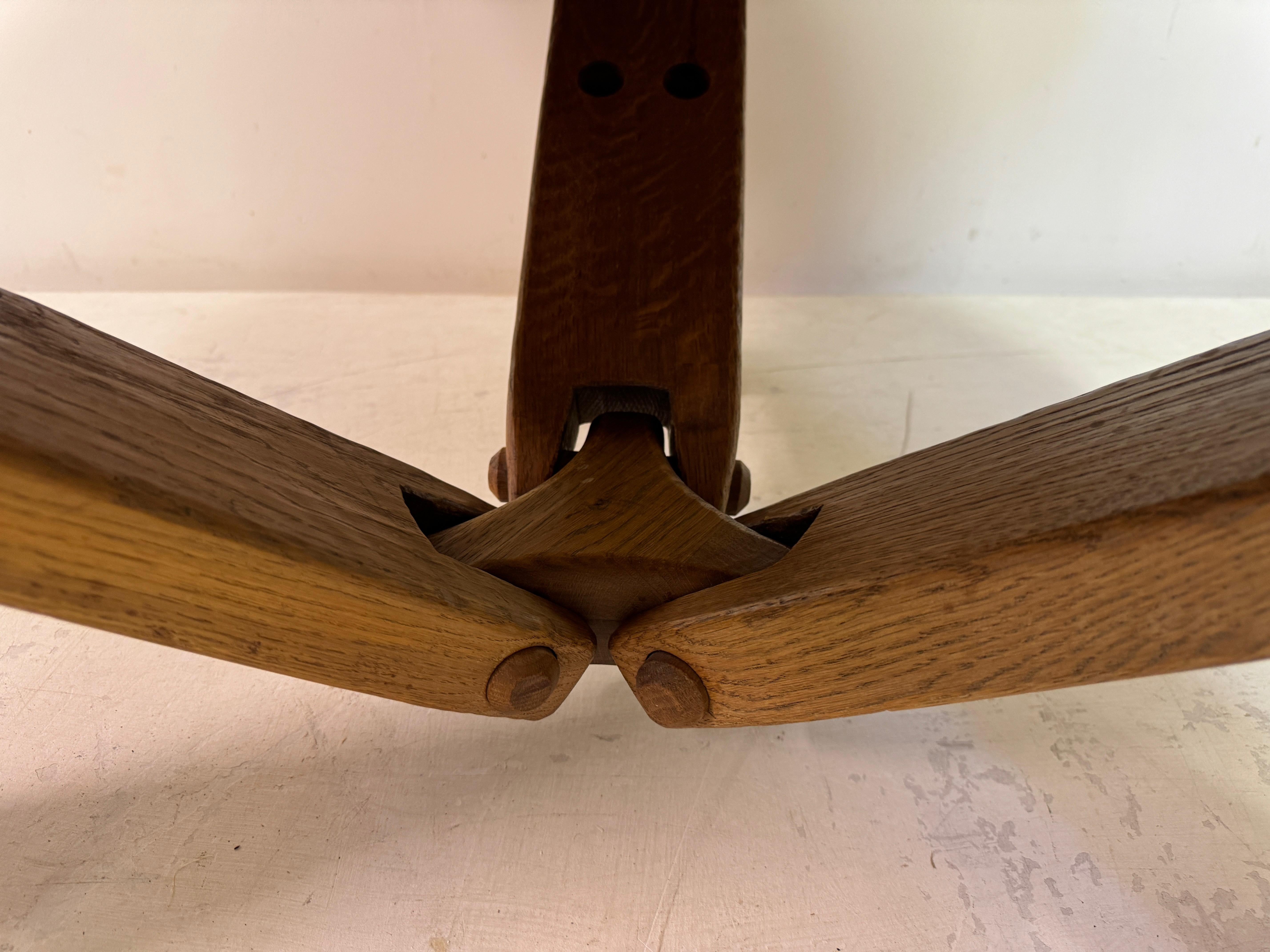XX secolo Tavolino da caffè circolare brutalista olandese del 1960 in Oak in vendita