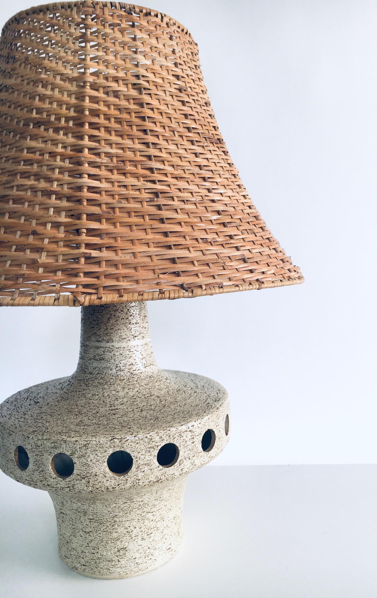 1960's Dutch Design Studio Art Pottery Tischlampe im Zustand „Gut“ im Angebot in Oud-Turnhout, VAN