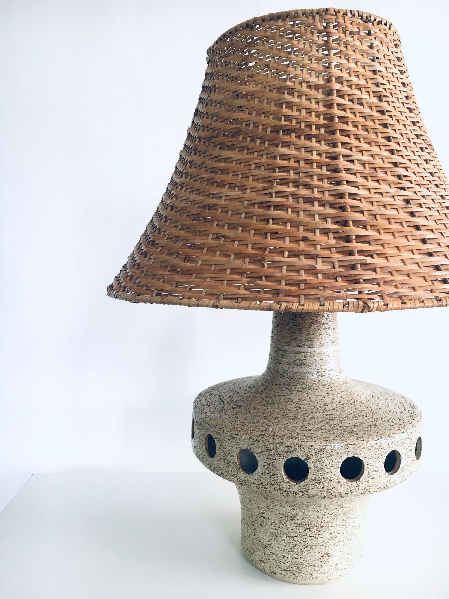 1960's Dutch Design Studio Art Pottery Tischlampe (Mitte des 20. Jahrhunderts) im Angebot